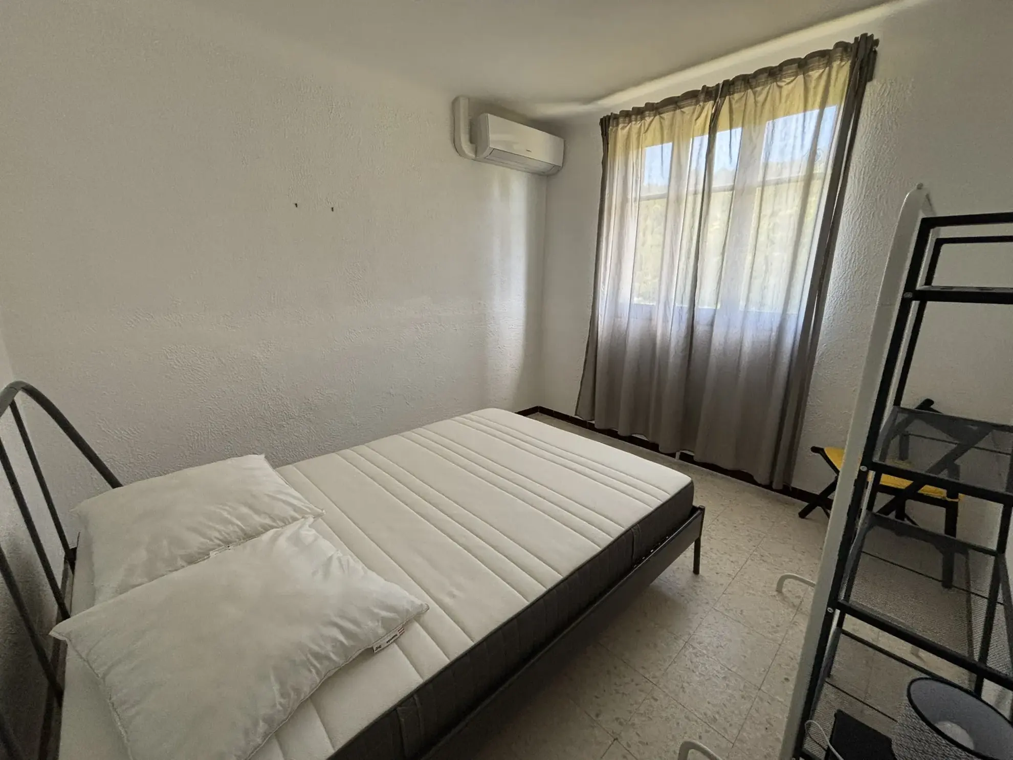 Maison avec terrain de 1000 m² à Entrechaux, vue dégagée, garage, possibilité d'agrandissement 