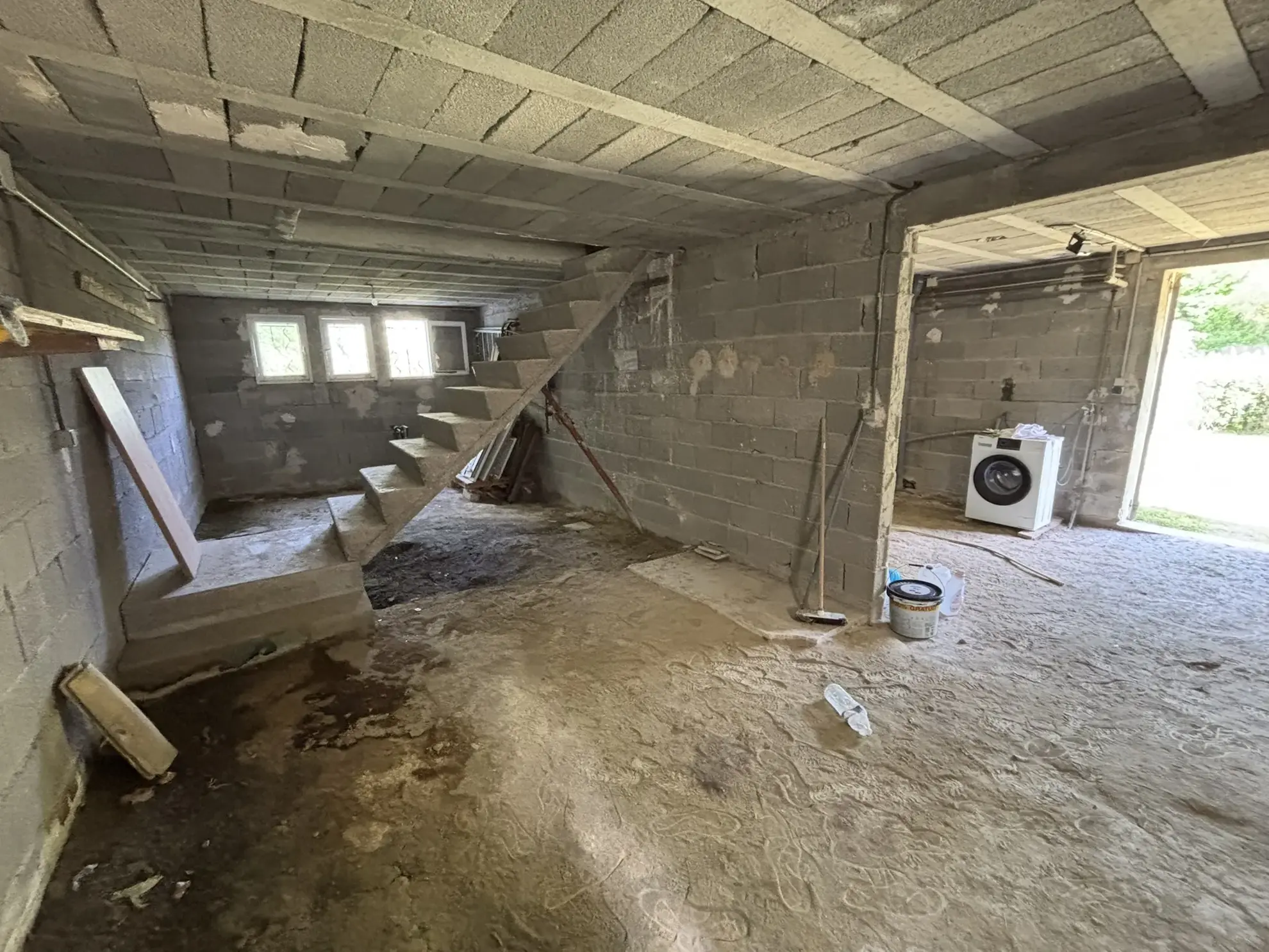 Maison avec terrain de 1000 m² à Entrechaux, vue dégagée, garage, possibilité d'agrandissement 