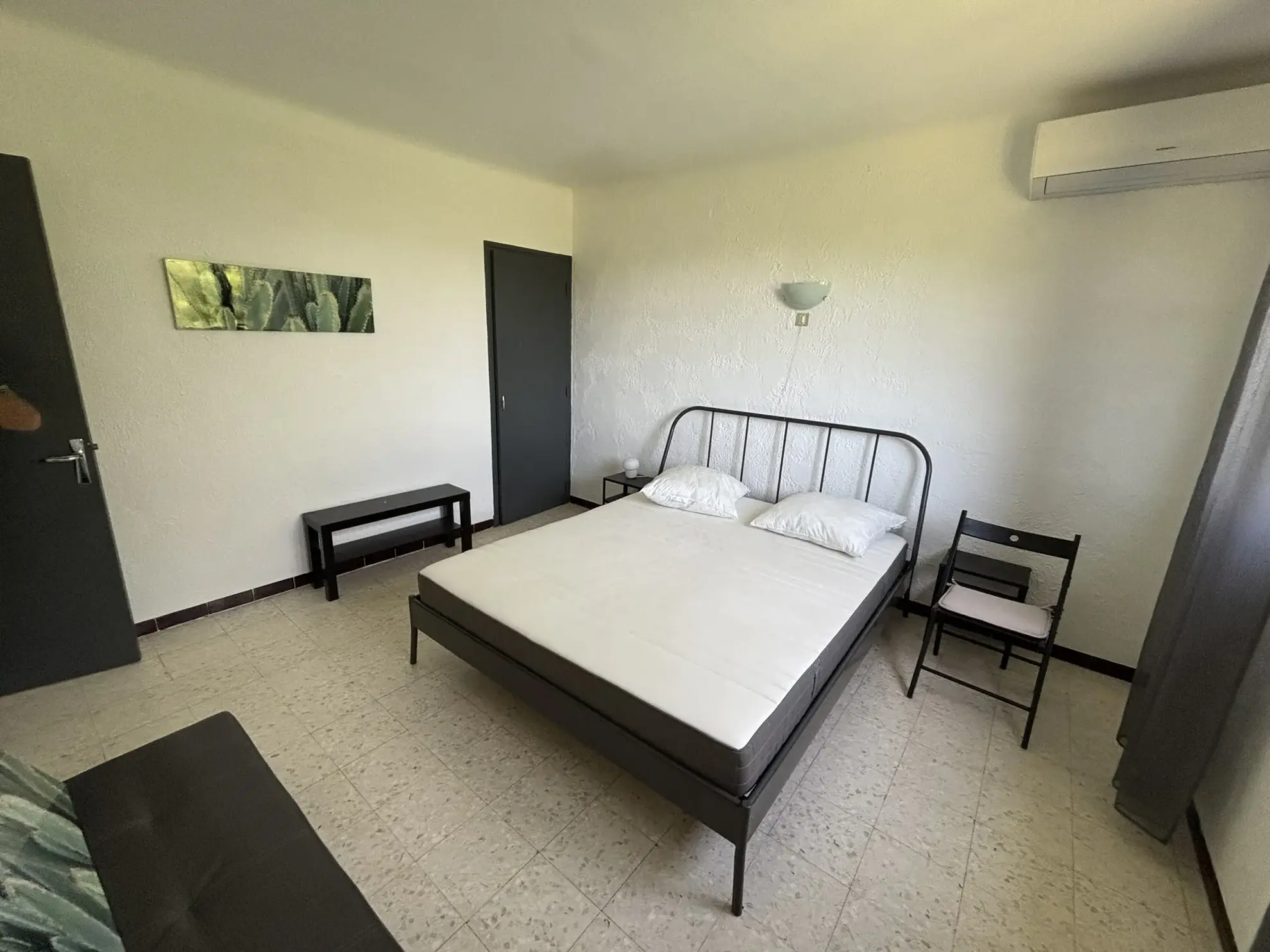 Maison avec terrain de 1000 m² à Entrechaux, vue dégagée, garage, possibilité d'agrandissement 