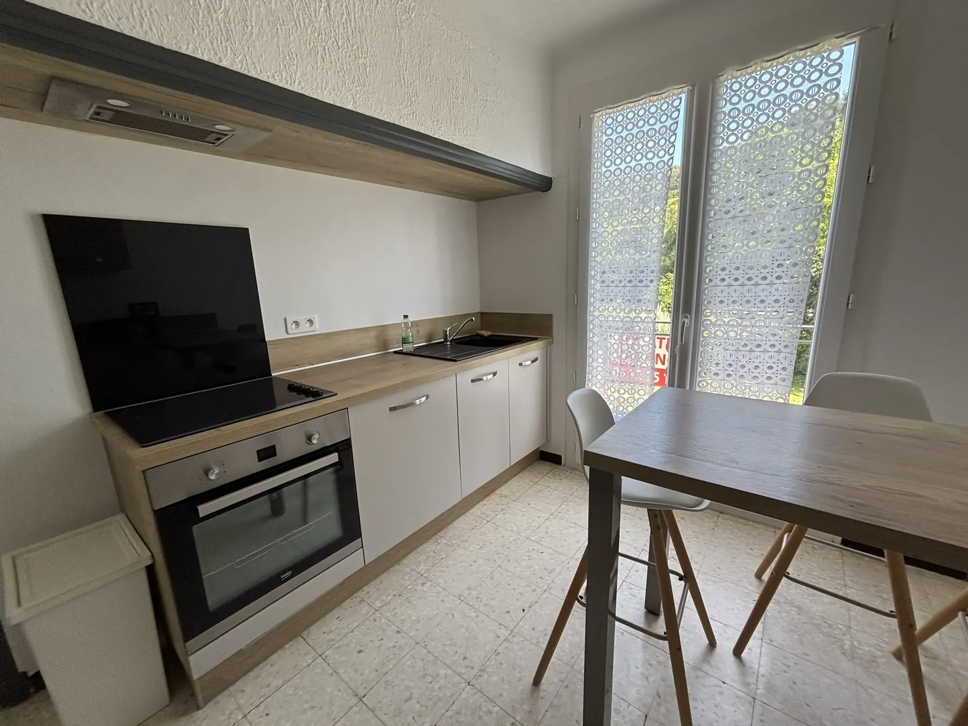 Maison avec terrain de 1000 m² à Entrechaux, vue dégagée, garage, possibilité d'agrandissement 