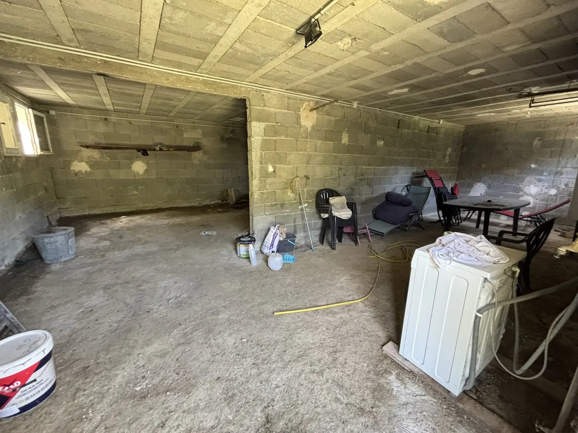 Maison avec terrain de 1000 m² à Entrechaux, vue dégagée, garage, possibilité d'agrandissement 