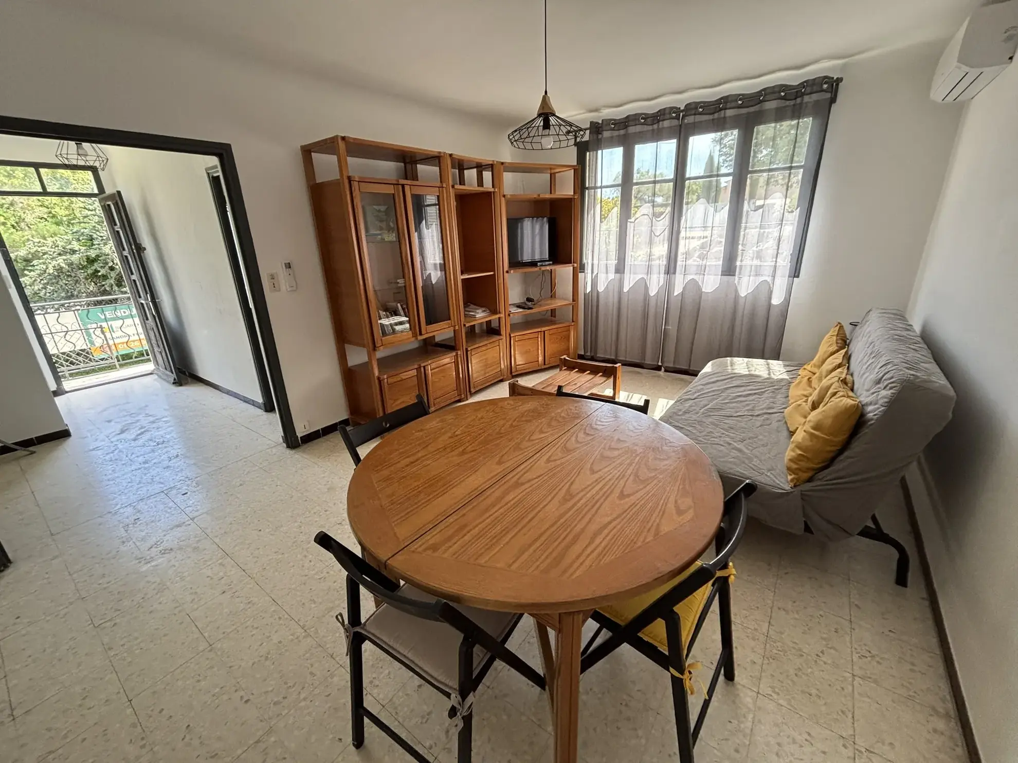 Maison avec terrain de 1000 m² à Entrechaux, vue dégagée, garage, possibilité d'agrandissement 