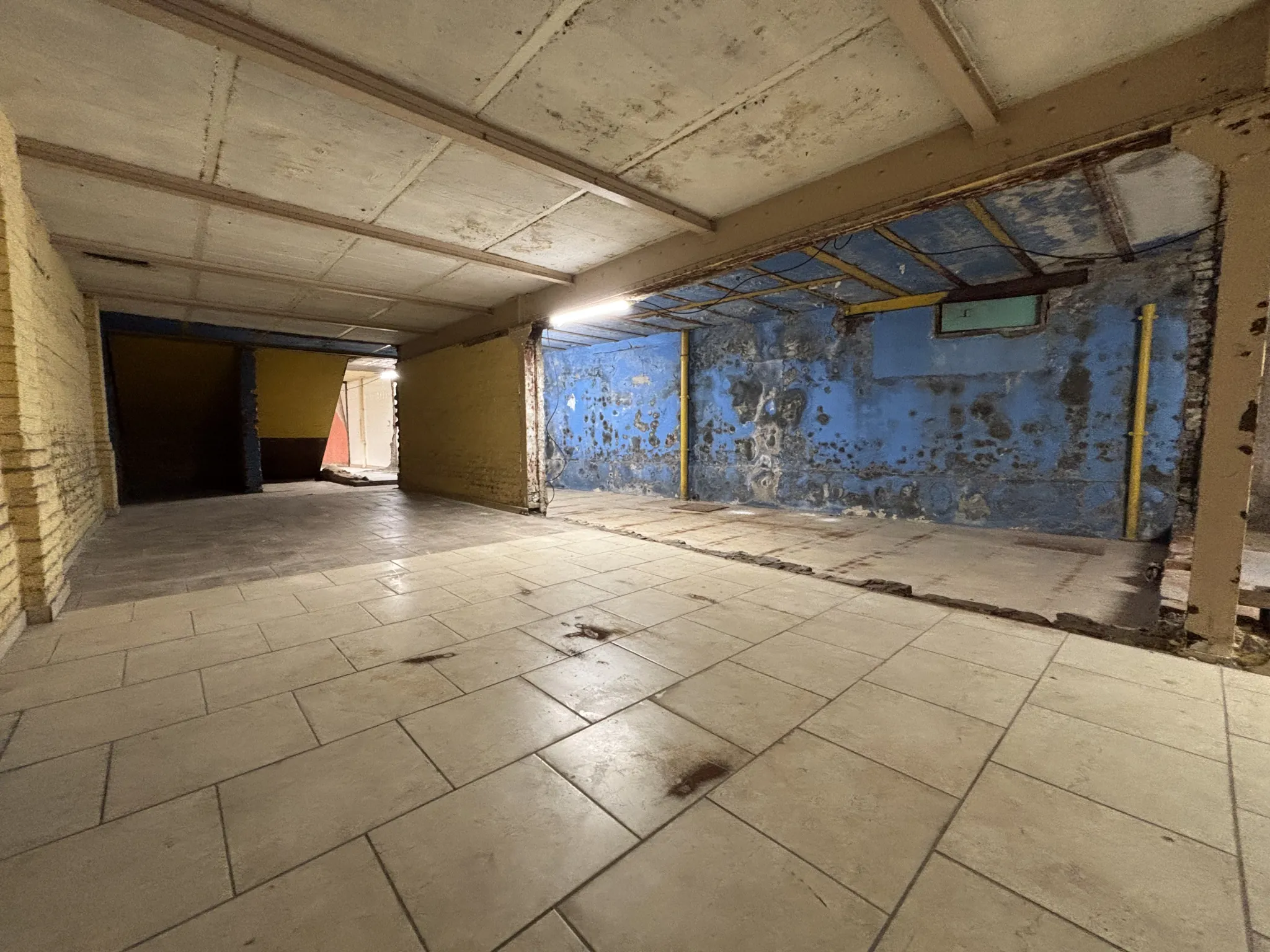 A vendre entrepôt 264 m² à Roubaix - idéal pour stockage ou commerce 