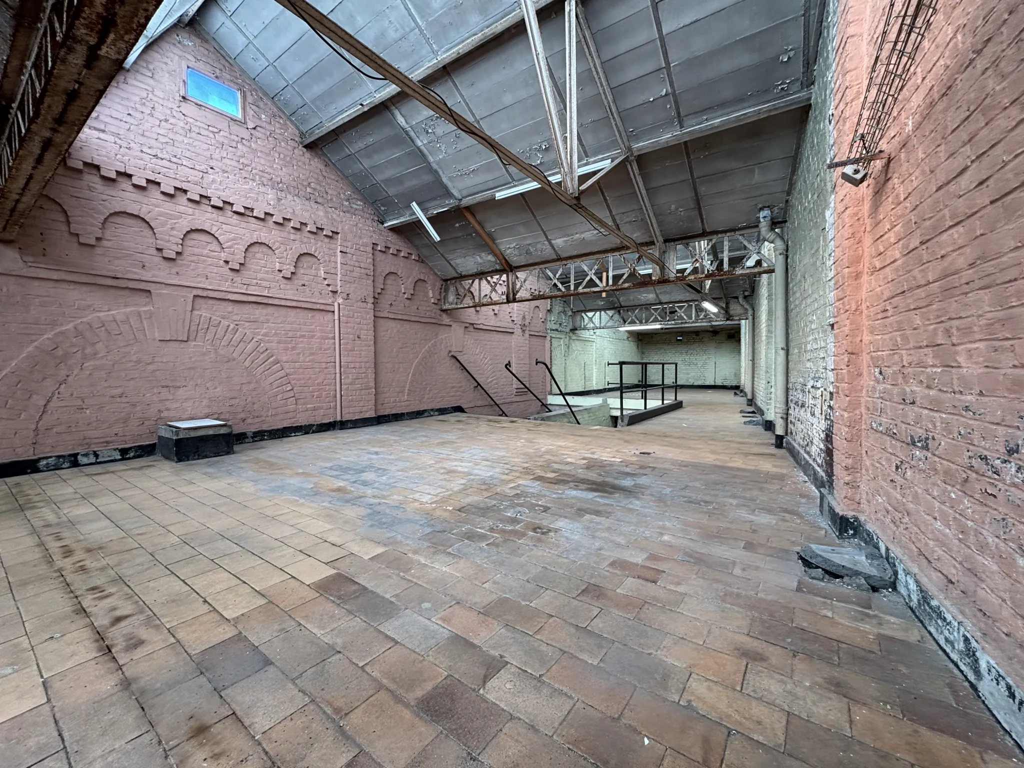 A vendre entrepôt 264 m² à Roubaix - idéal pour stockage ou commerce 