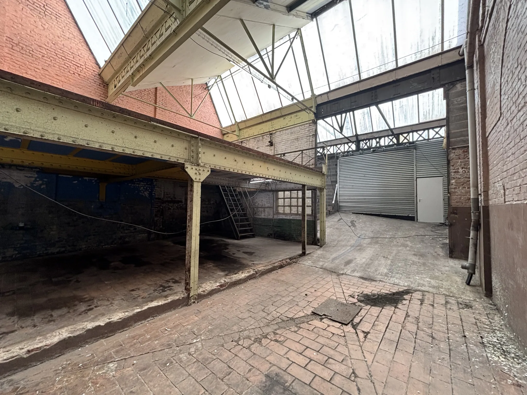 A vendre entrepôt 264 m² à Roubaix - idéal pour stockage ou commerce 