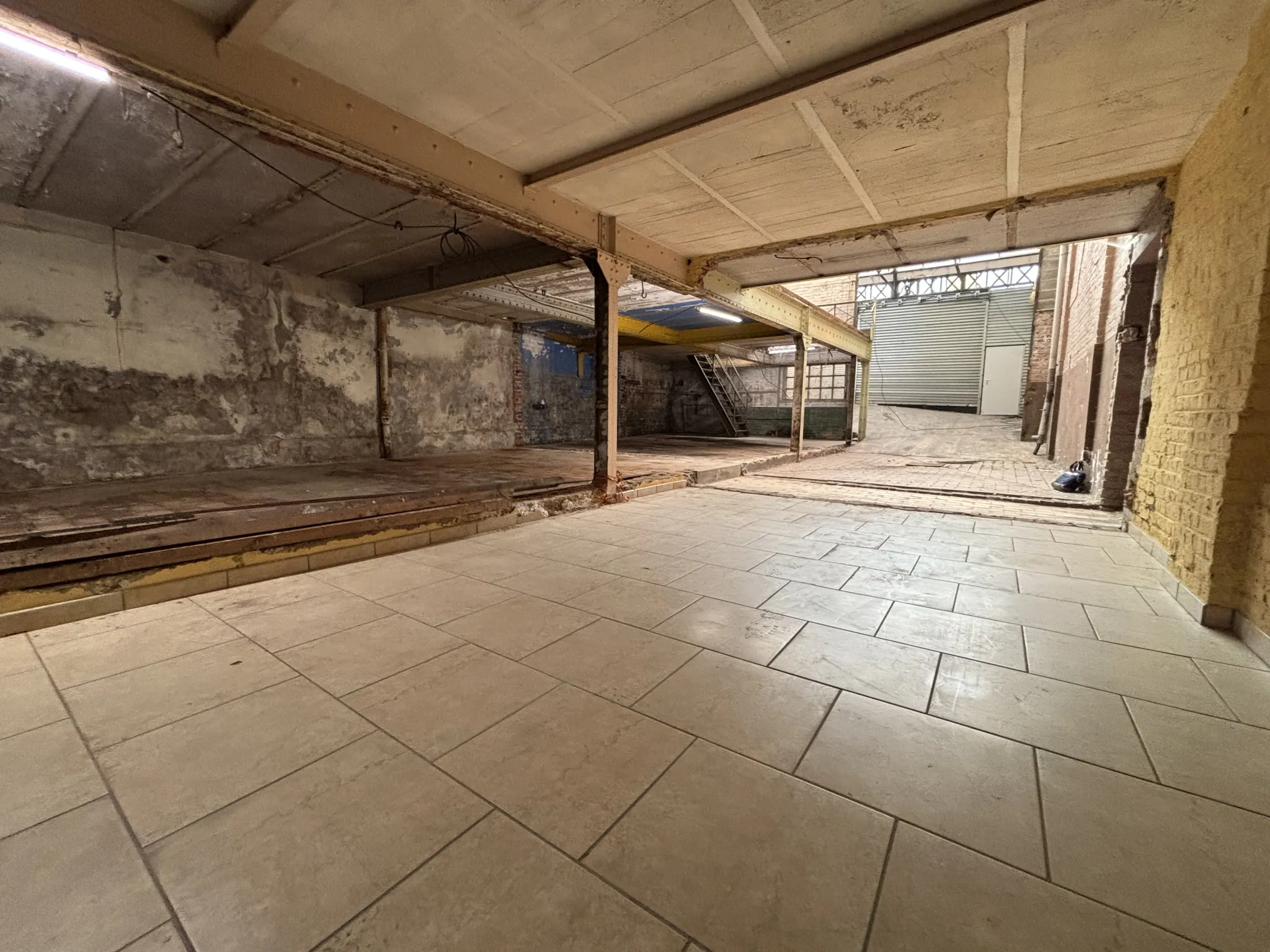 A vendre entrepôt 264 m² à Roubaix - idéal pour stockage ou commerce 