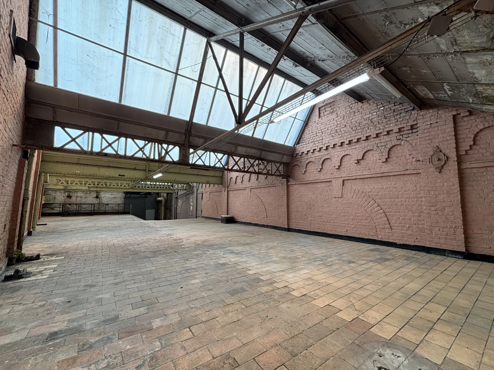 A vendre entrepôt 264 m² à Roubaix - idéal pour stockage ou commerce 