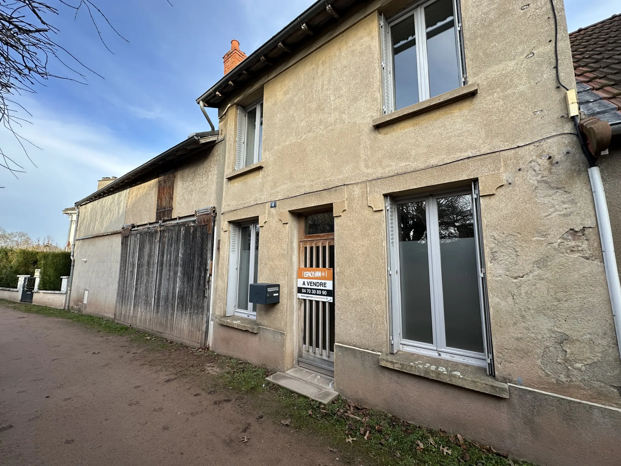 Maison à vendre à Lapalisse de 71 m² avec double garage et potentiel d’agrandissement