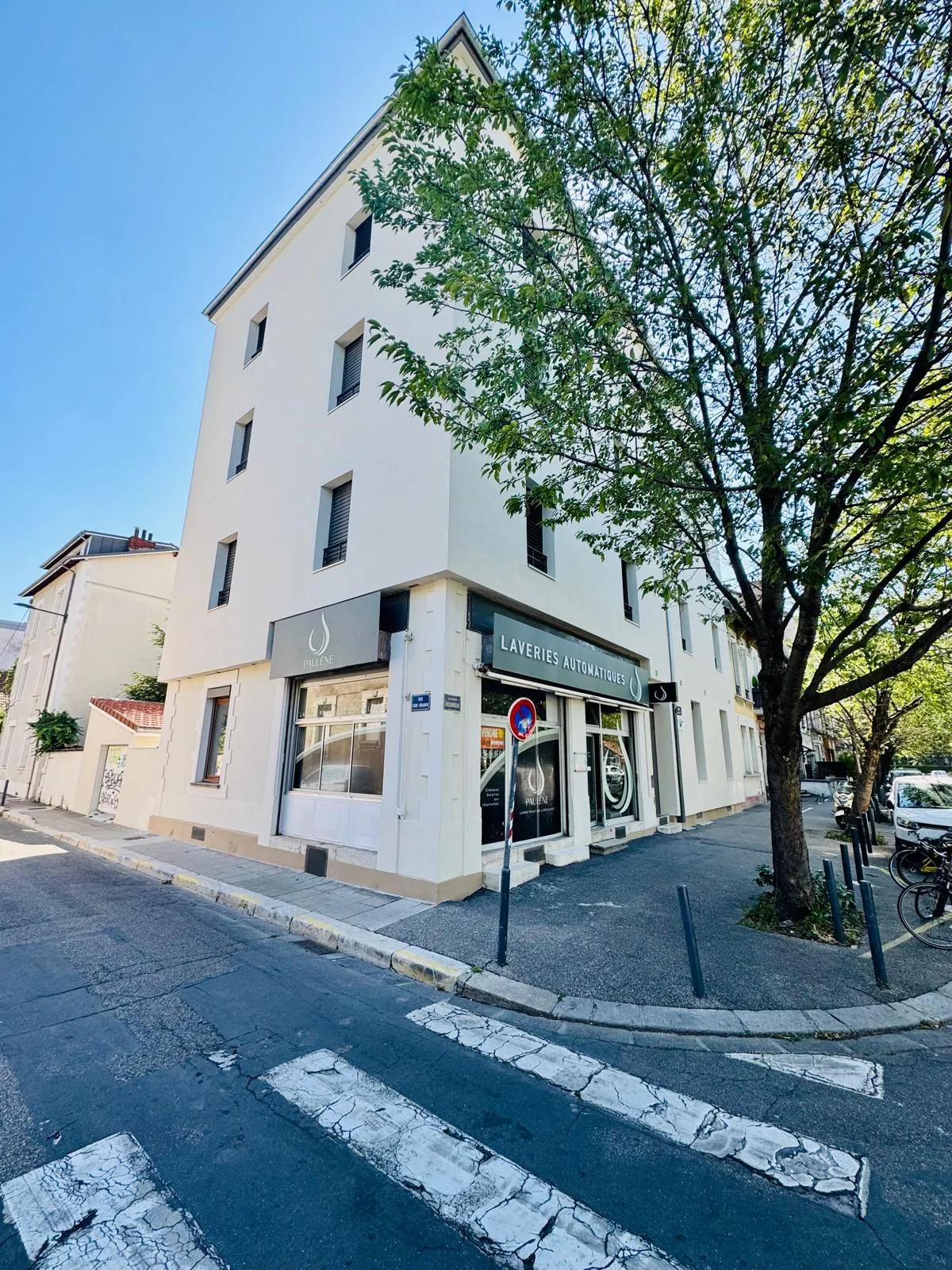 Murs commerciaux à Grenoble de 60 m² avec possibilité d'aménagement pour restauration ou bureaux