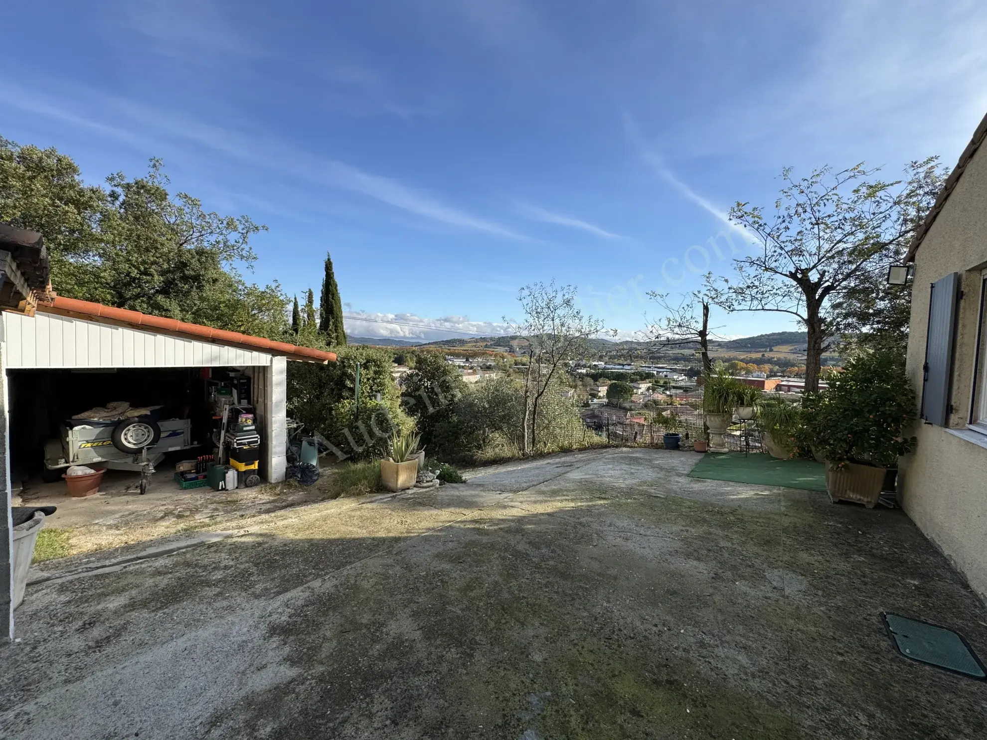 Maison de plain-pied à Limoux avec jardin et vue dégagée 