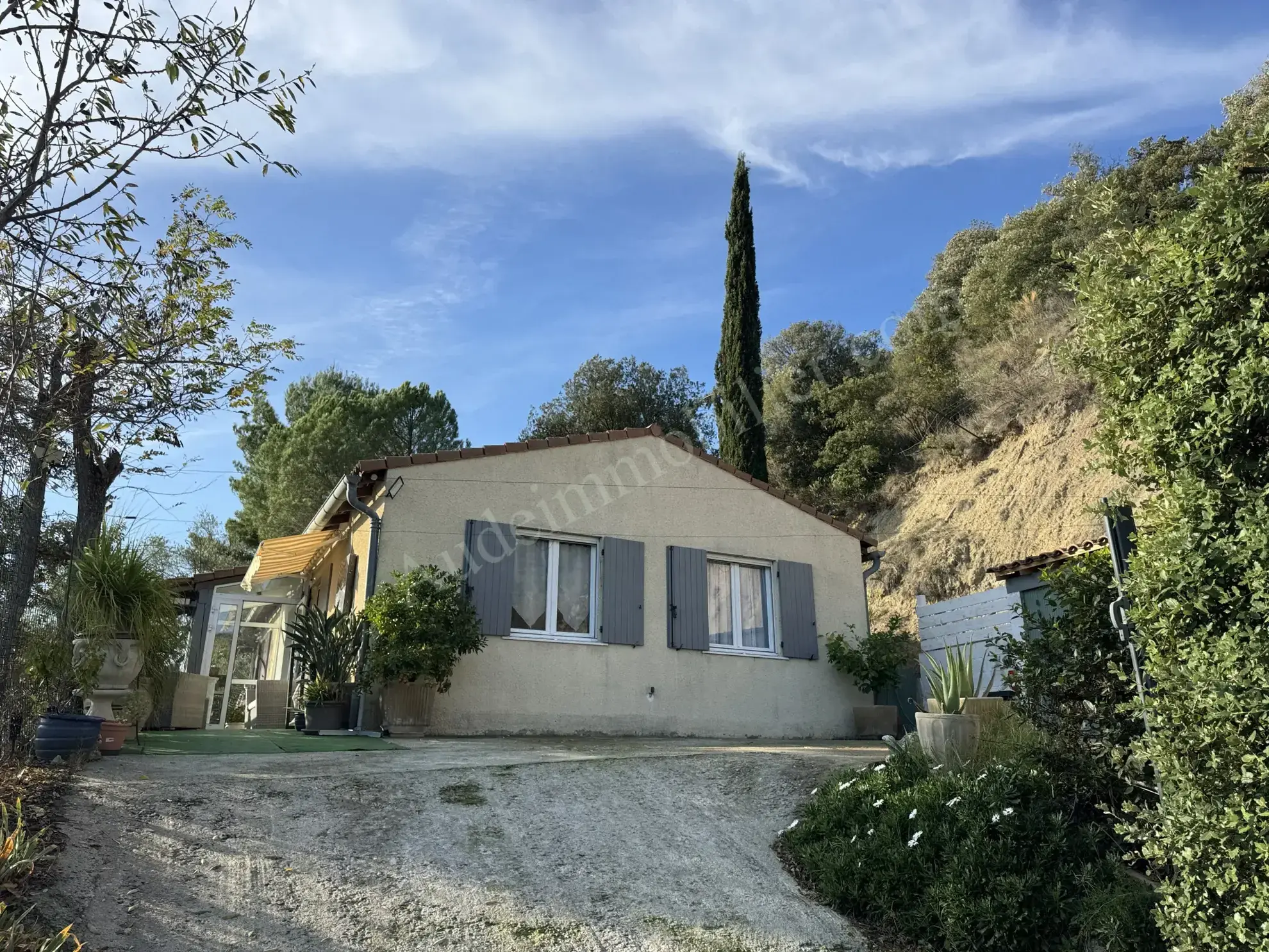 Maison de plain-pied à Limoux avec jardin et vue dégagée 