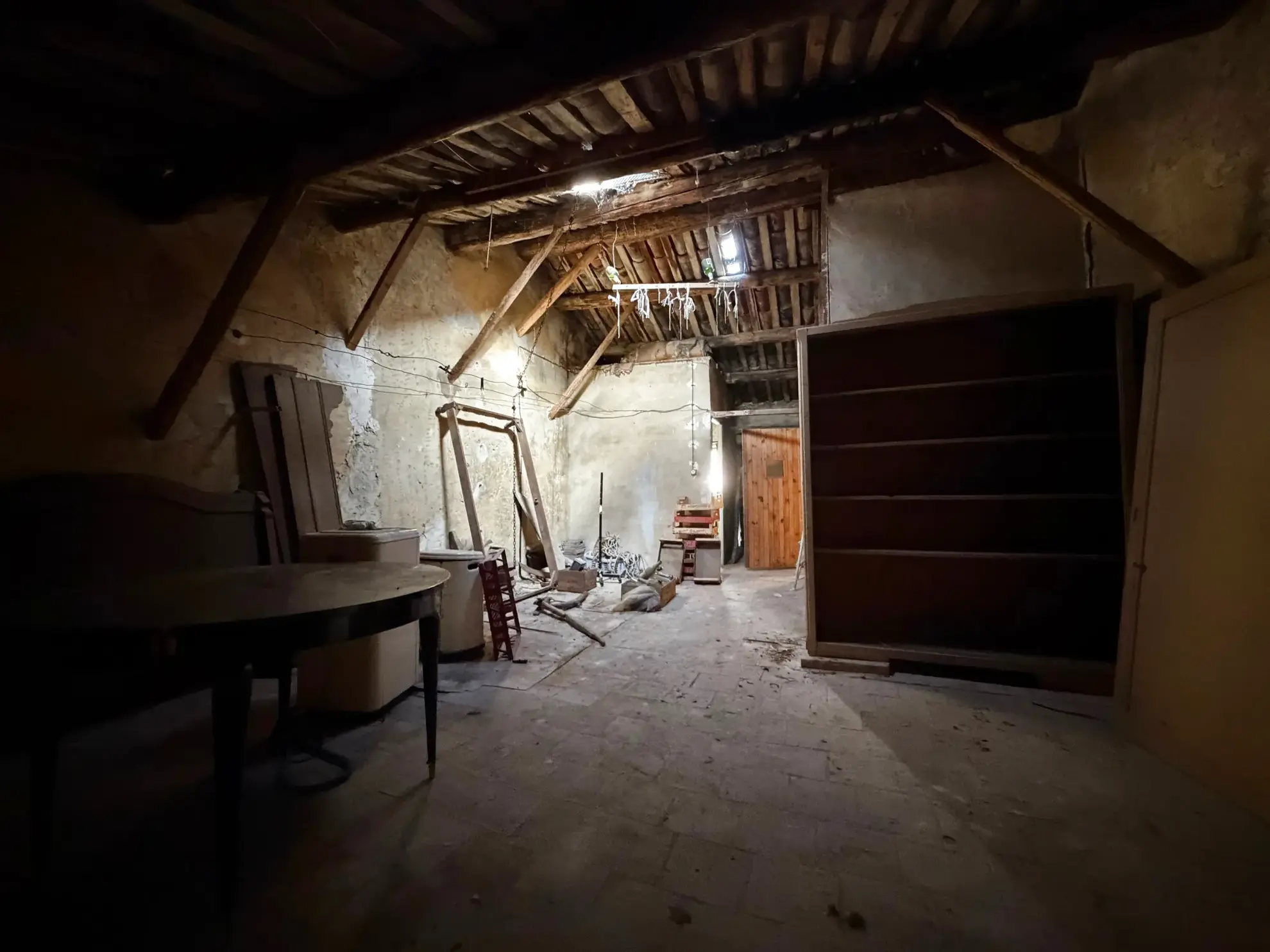 Maison ancienne à rénover au cœur de Piolenc avec potentiel d'aménagement exceptionnel 