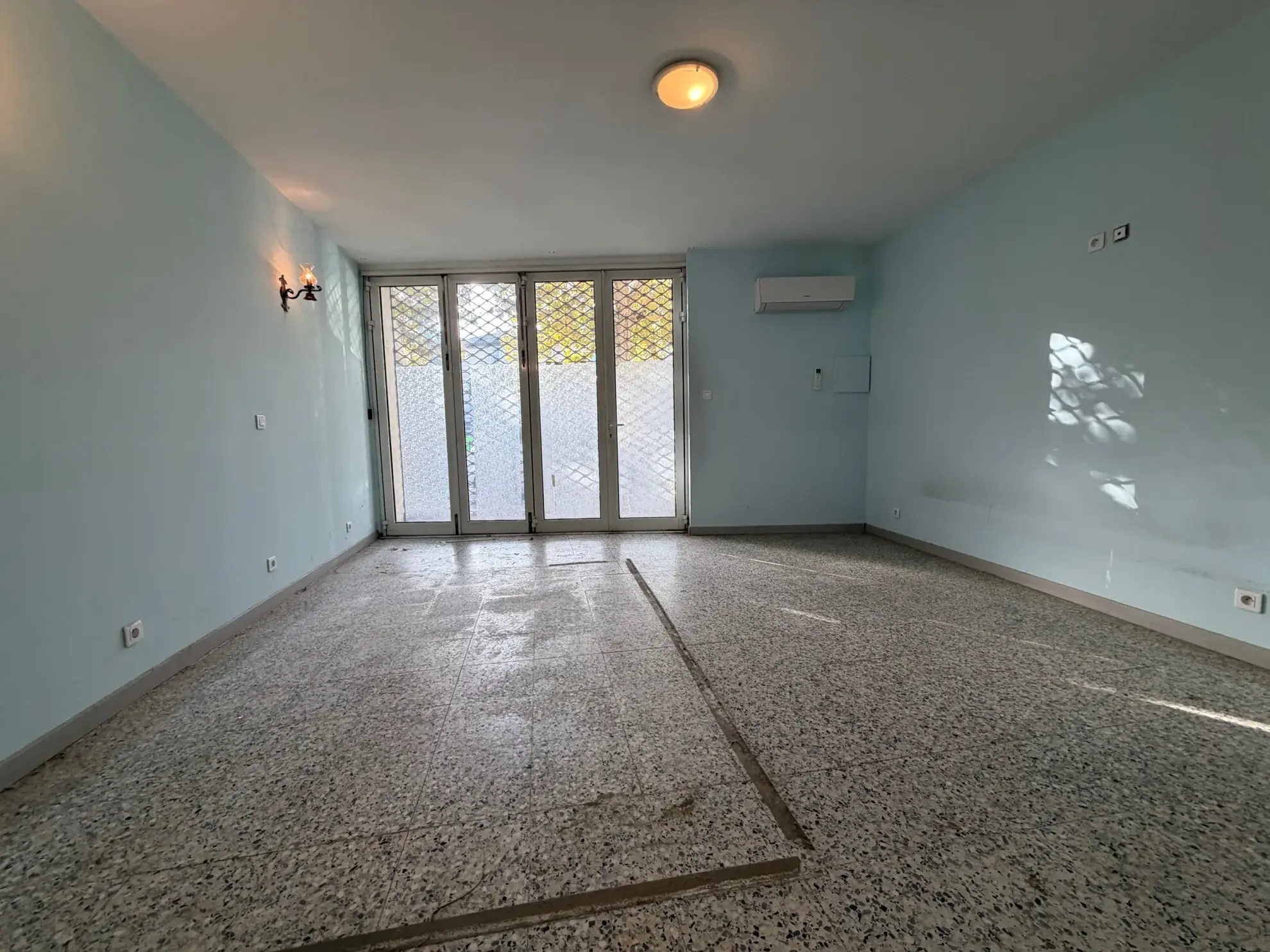 Maison ancienne à rénover au cœur de Piolenc avec potentiel d'aménagement exceptionnel 