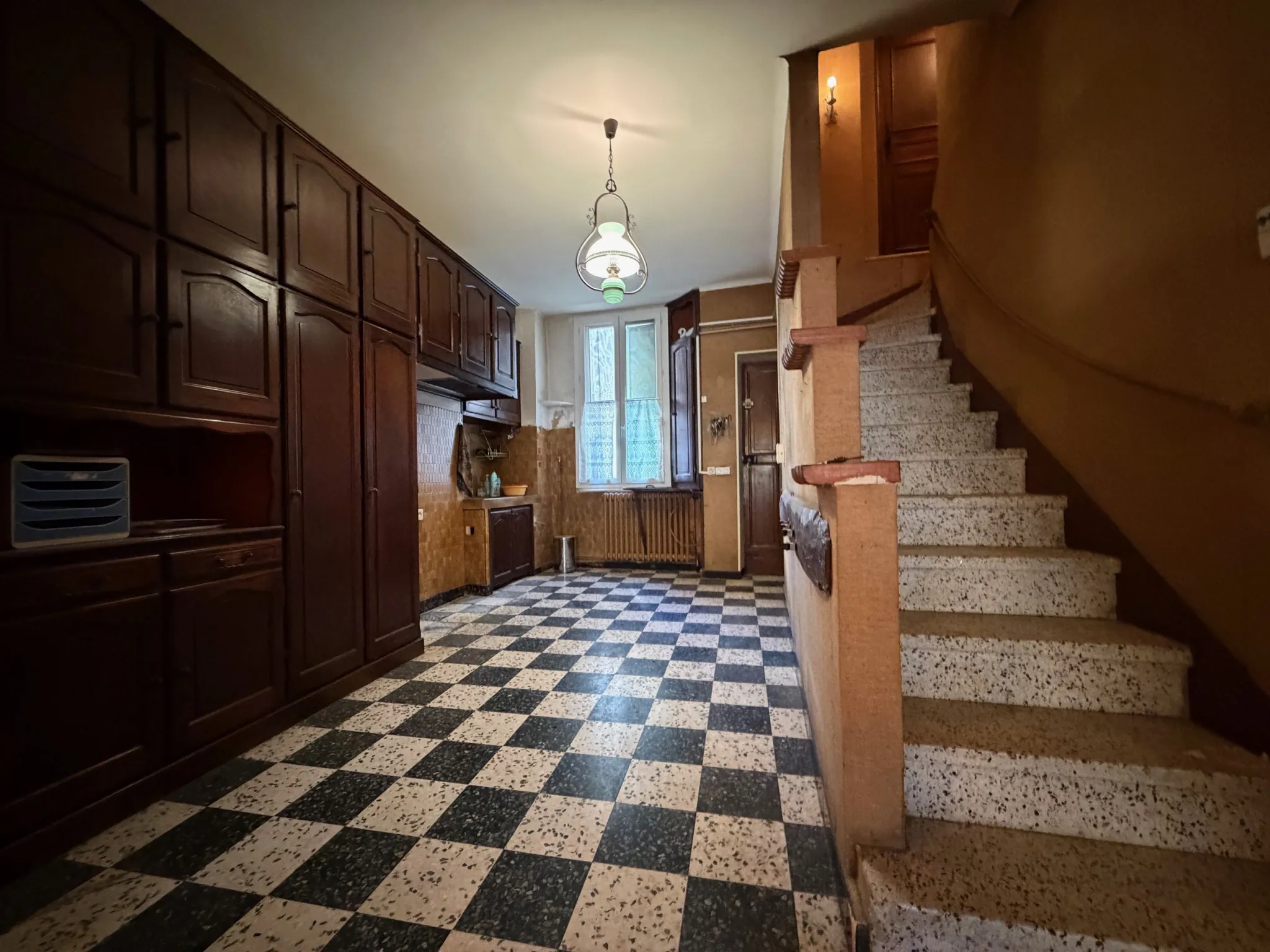 Maison ancienne à rénover au cœur de Piolenc avec potentiel d'aménagement exceptionnel 