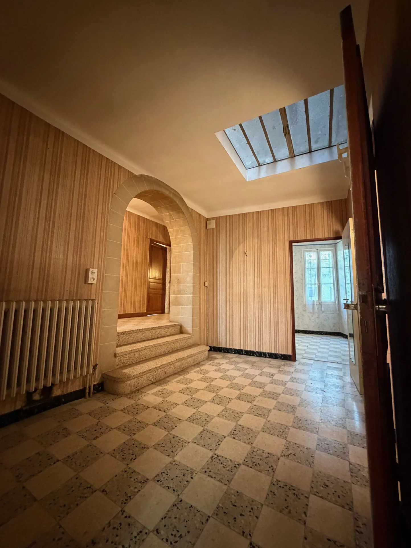 Maison ancienne à rénover au cœur de Piolenc avec potentiel d'aménagement exceptionnel 