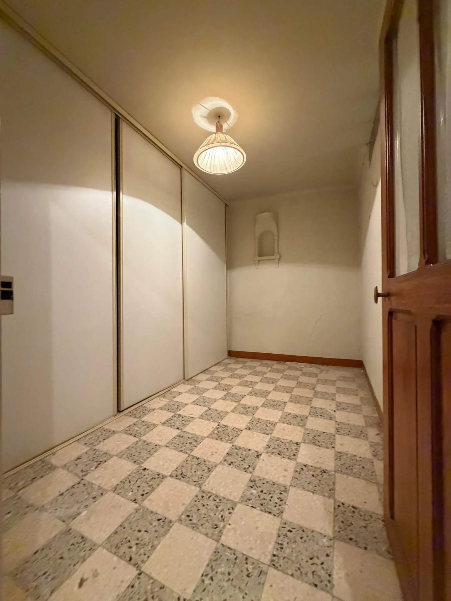 Maison ancienne à rénover au cœur de Piolenc avec potentiel d'aménagement exceptionnel 