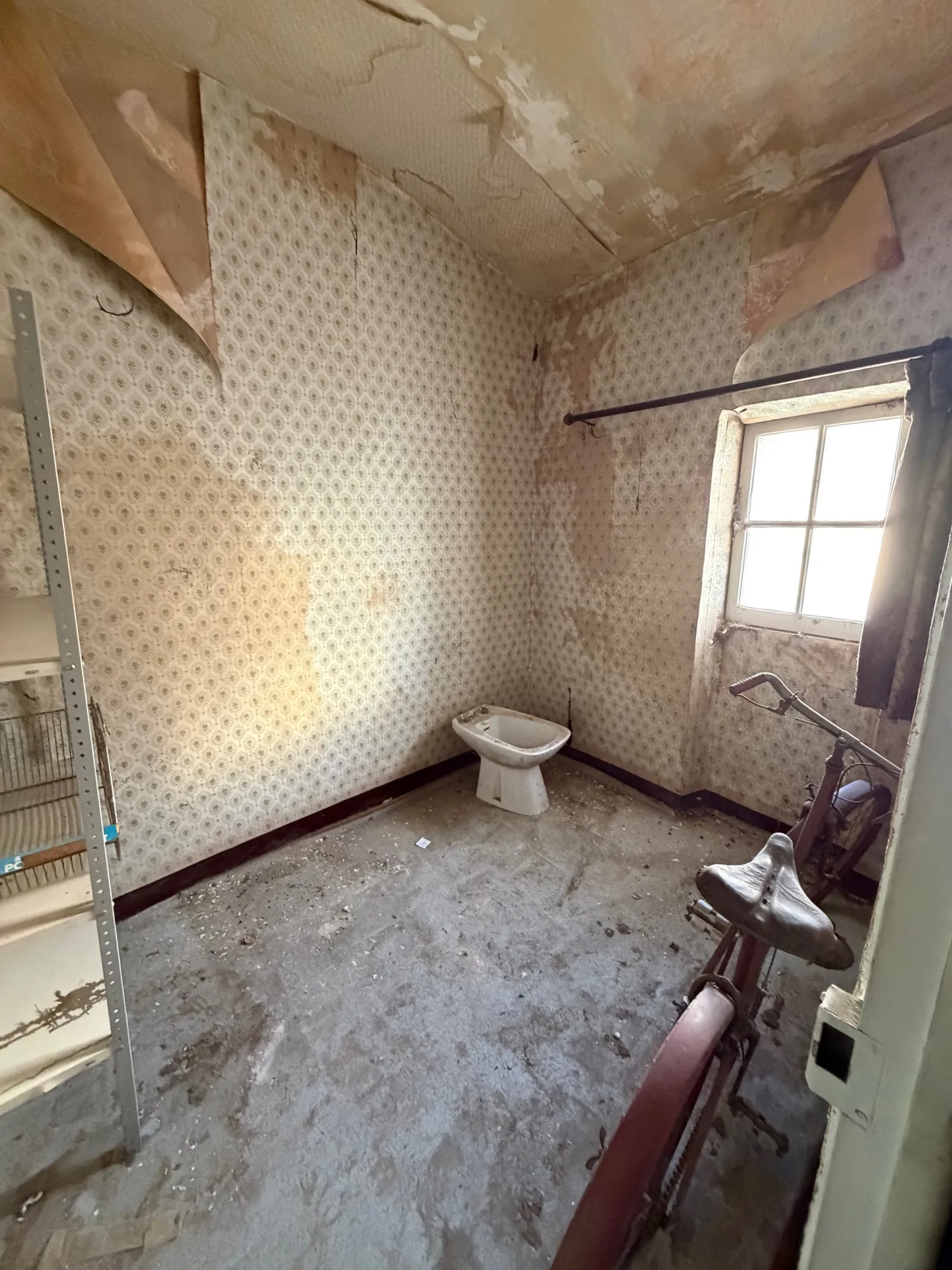 Maison ancienne à rénover au cœur de Piolenc avec potentiel d'aménagement exceptionnel 