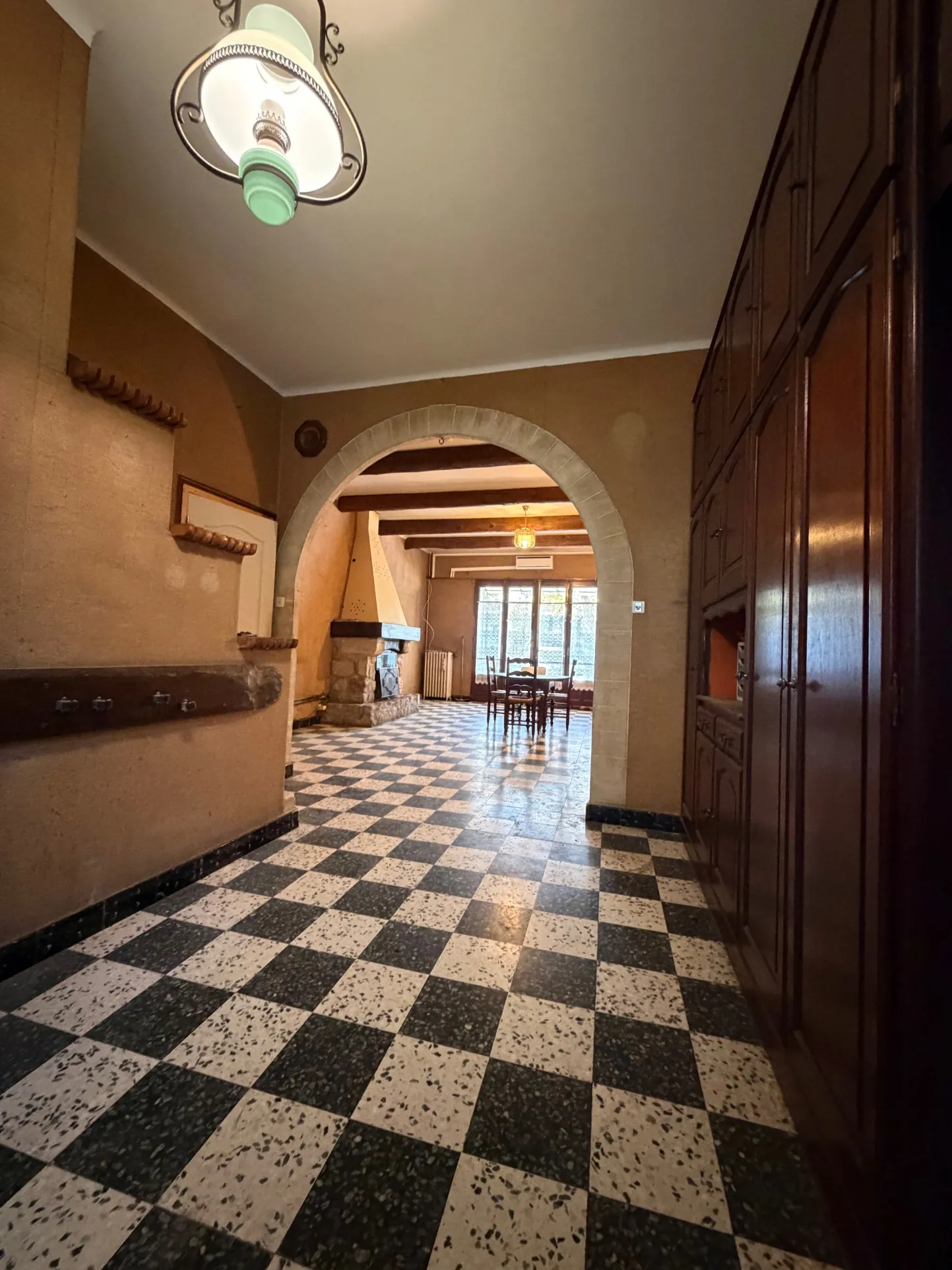 Maison ancienne à rénover au cœur de Piolenc avec potentiel d'aménagement exceptionnel 