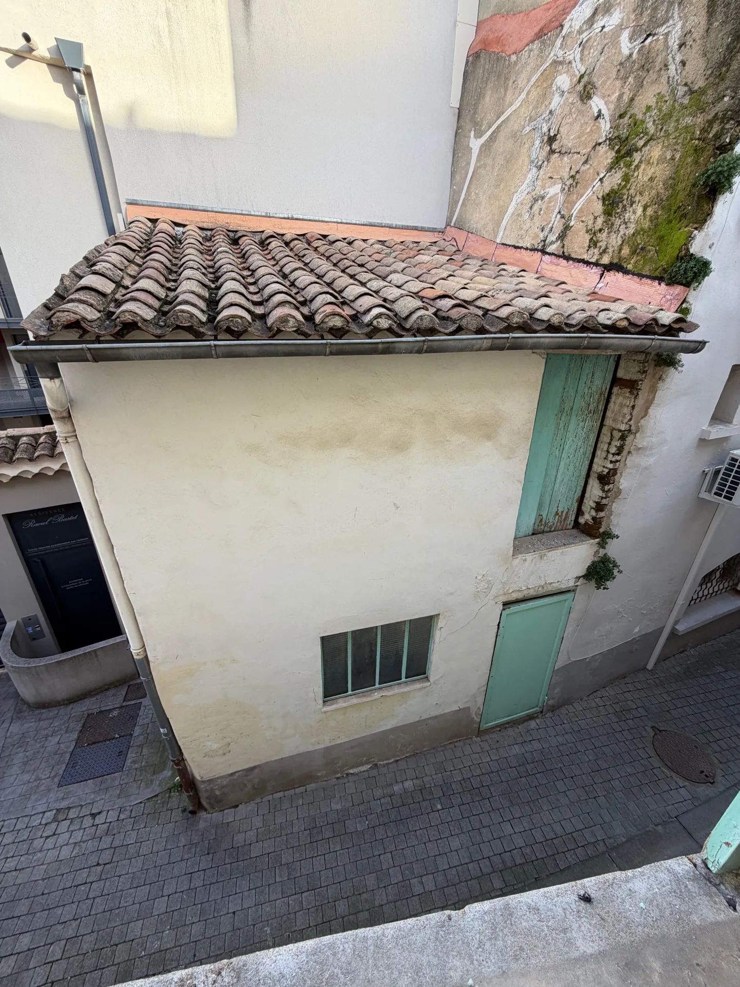 Maison ancienne à rénover au cœur de Piolenc avec potentiel d'aménagement exceptionnel 