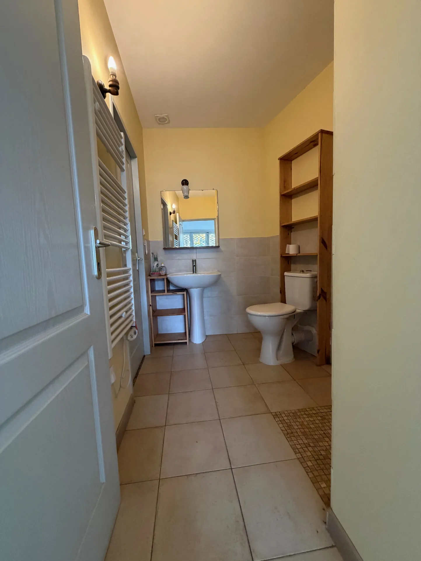 Maison ancienne à rénover au cœur de Piolenc avec potentiel d'aménagement exceptionnel 