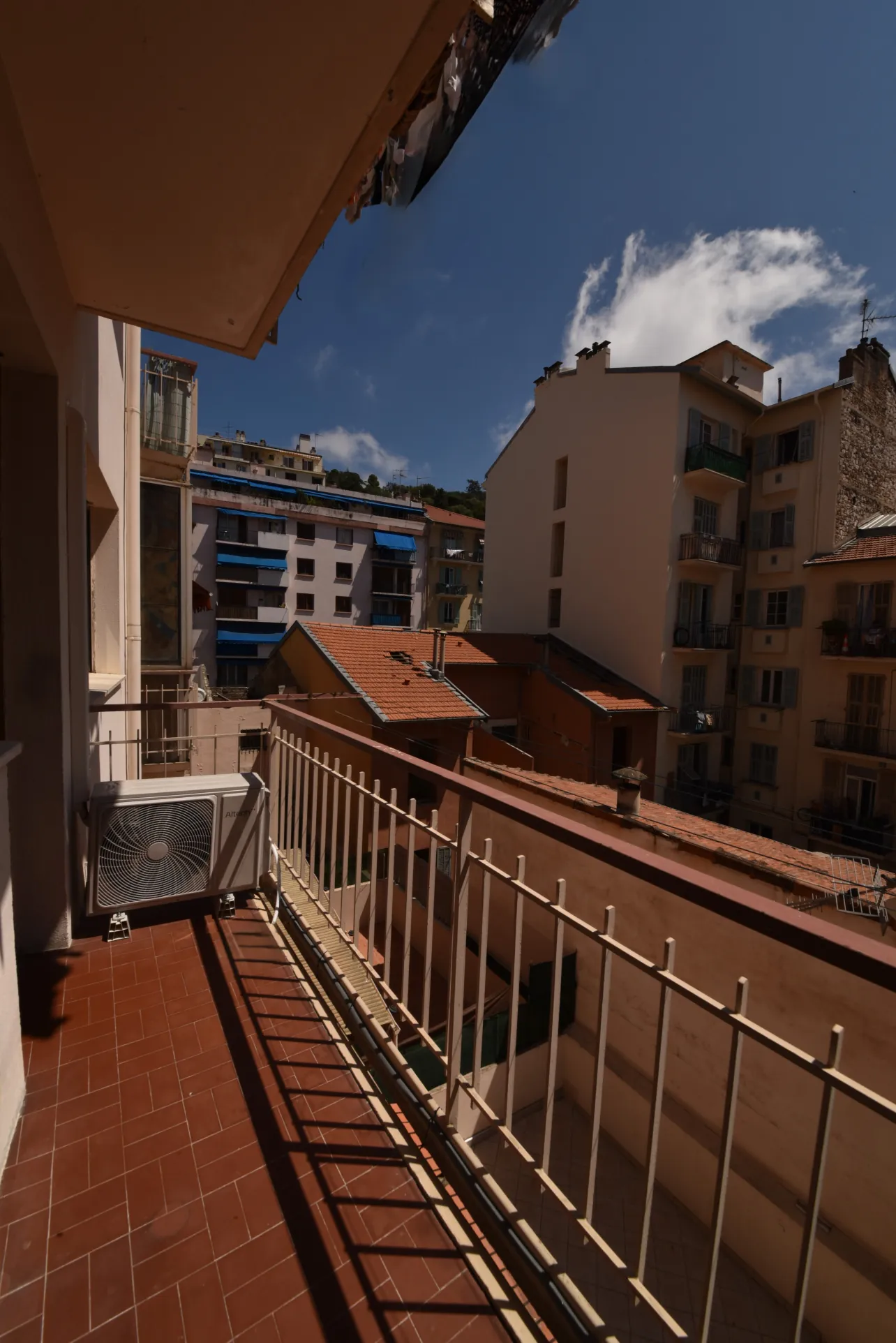 Appartement 2 pièces rénové avec balcons à Nice, quartier Bas St Roch