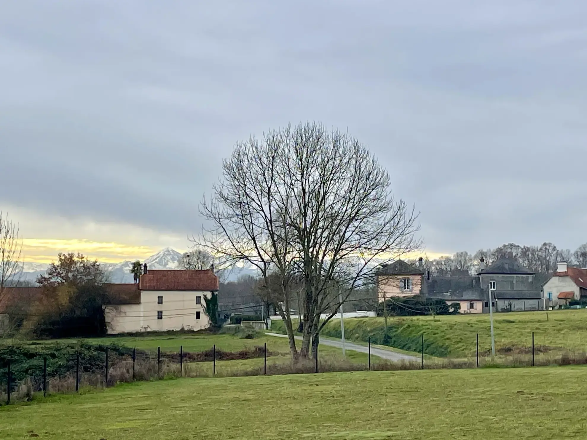 Maison récente avec 4 chambres, piscine et vue Pyrénées à Casteide Doat 