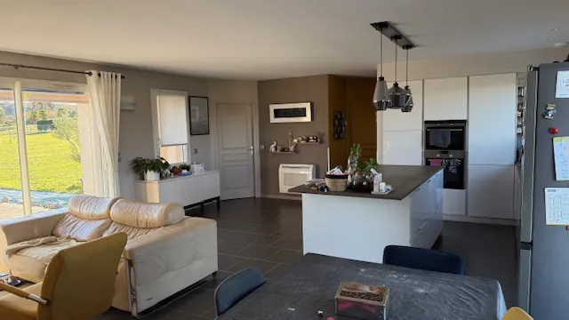 Maison récente avec 4 chambres, piscine et vue Pyrénées à Casteide Doat 