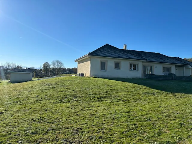 Maison récente avec 4 chambres, piscine et vue Pyrénées à Casteide Doat 