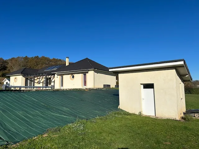 Maison récente avec 4 chambres, piscine et vue Pyrénées à Casteide Doat 