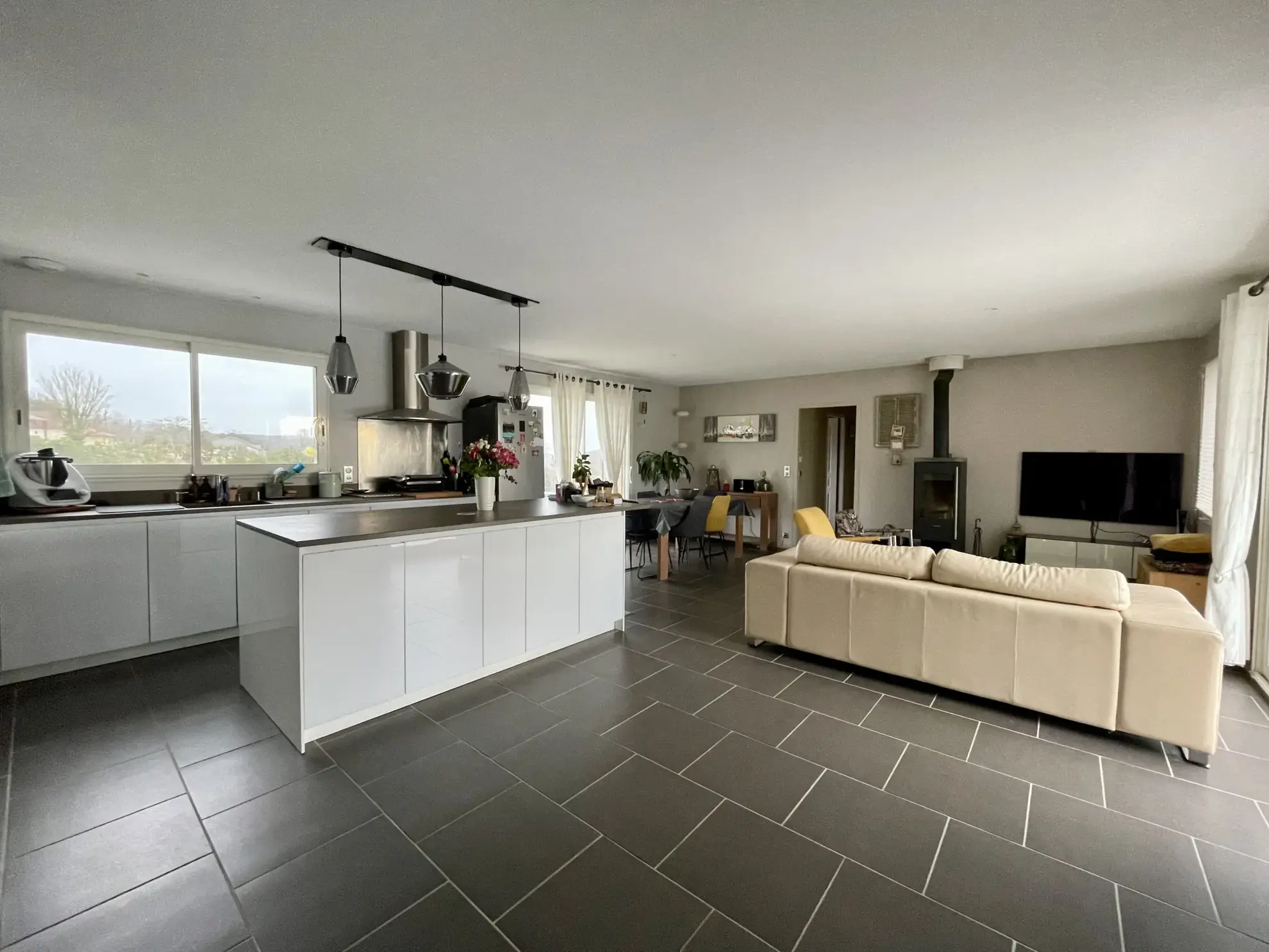 Maison récente avec 4 chambres, piscine et vue Pyrénées à Casteide Doat 