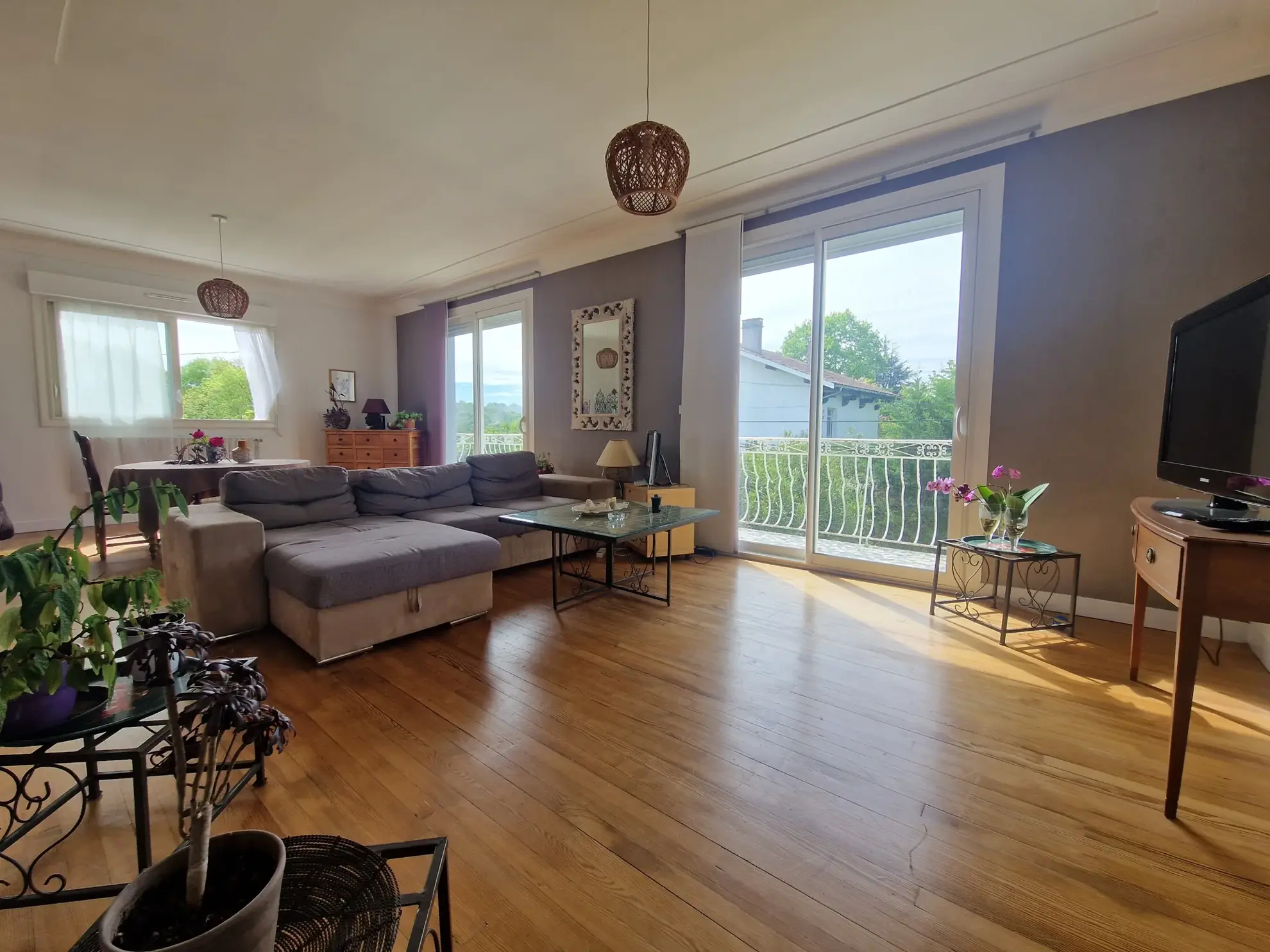 Maison rénovée de 204 m² à Rabastens de Bigorre avec 2 appartements et jardin privé