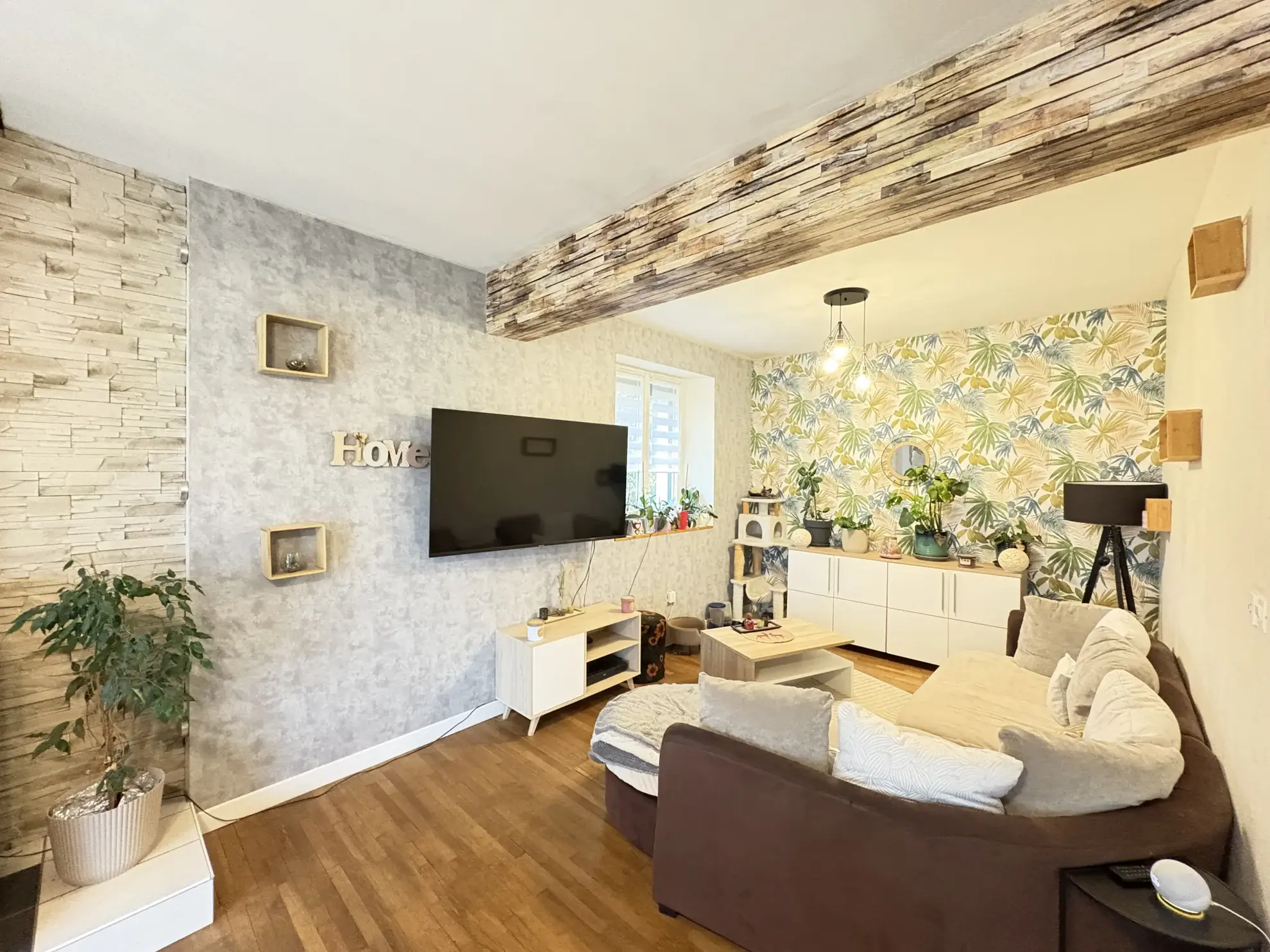 Maison individuelle rénovée de 126 m² avec terrasse et terrain boisé en Corrèze