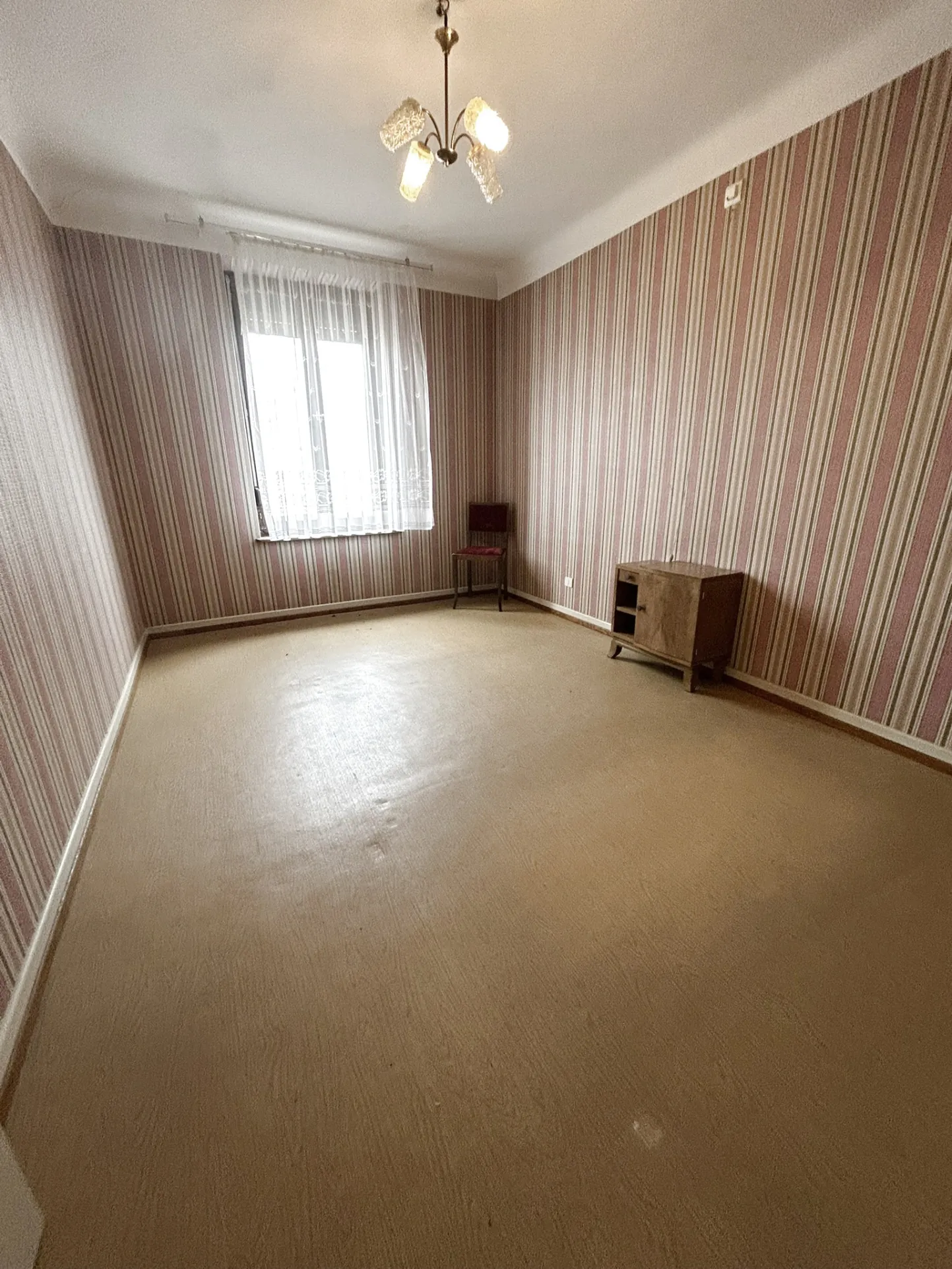 Maison à rénover à Aubecourt près de Rémilly – Grand potentiel d’aménagement 