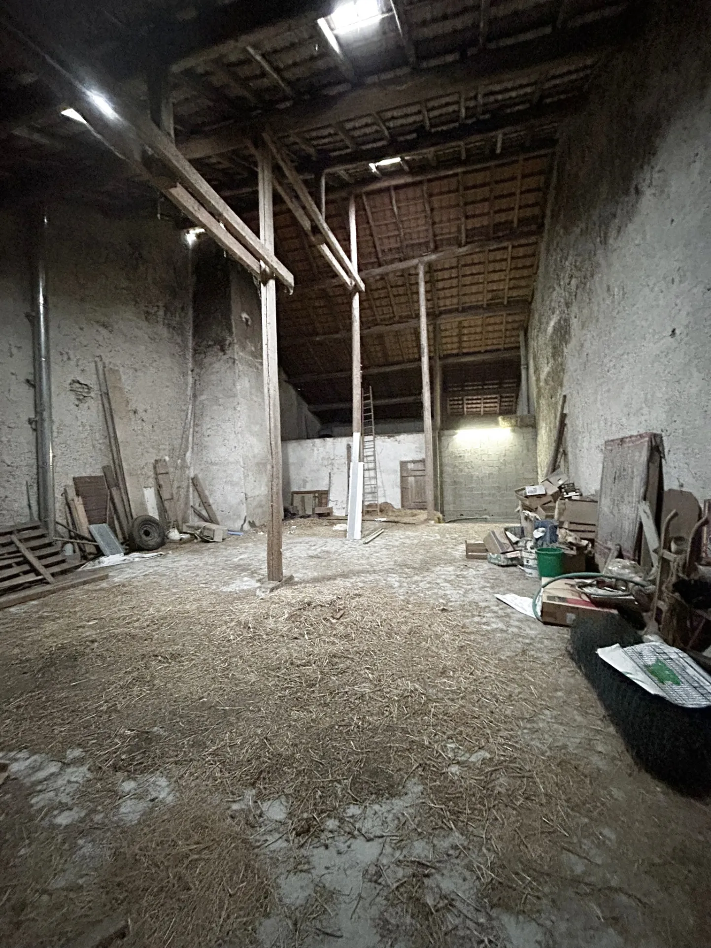 Maison à rénover à Aubecourt près de Rémilly – Grand potentiel d’aménagement 