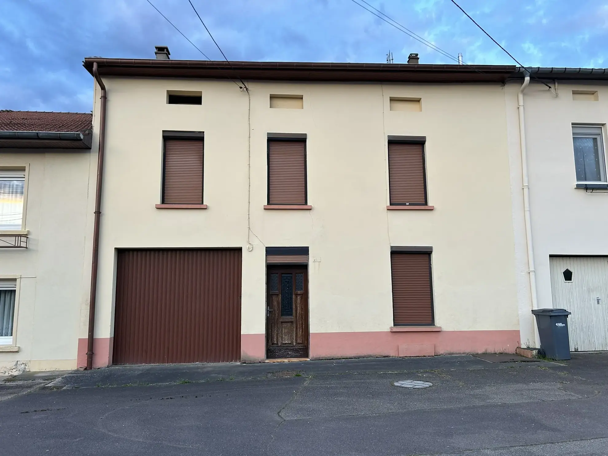 Maison à rénover à Aubecourt près de Rémilly – Grand potentiel d’aménagement 