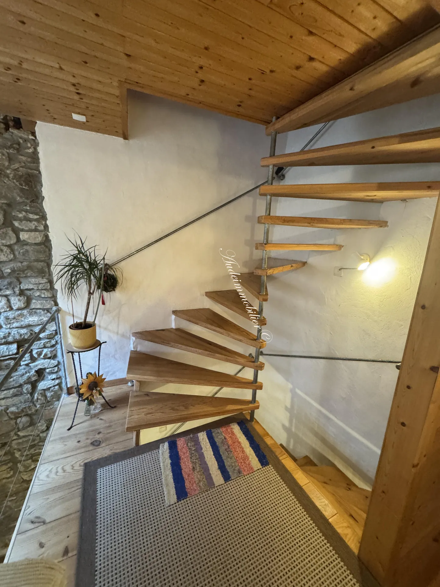 Maison de village en pierres à Limoux avec belle vue, 2 chambres, fibre optique 