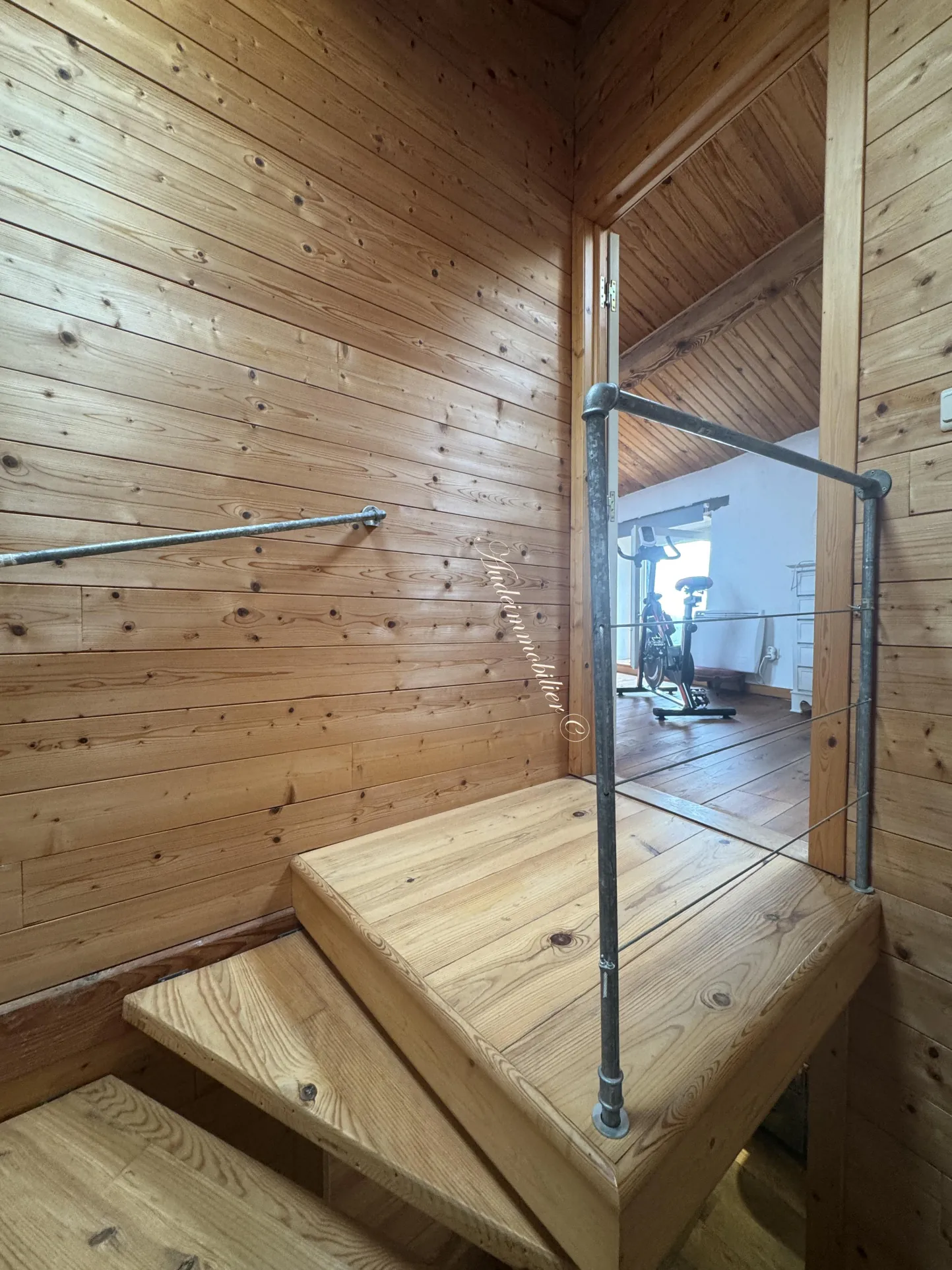 Maison de village en pierres à Limoux avec belle vue, 2 chambres, fibre optique 