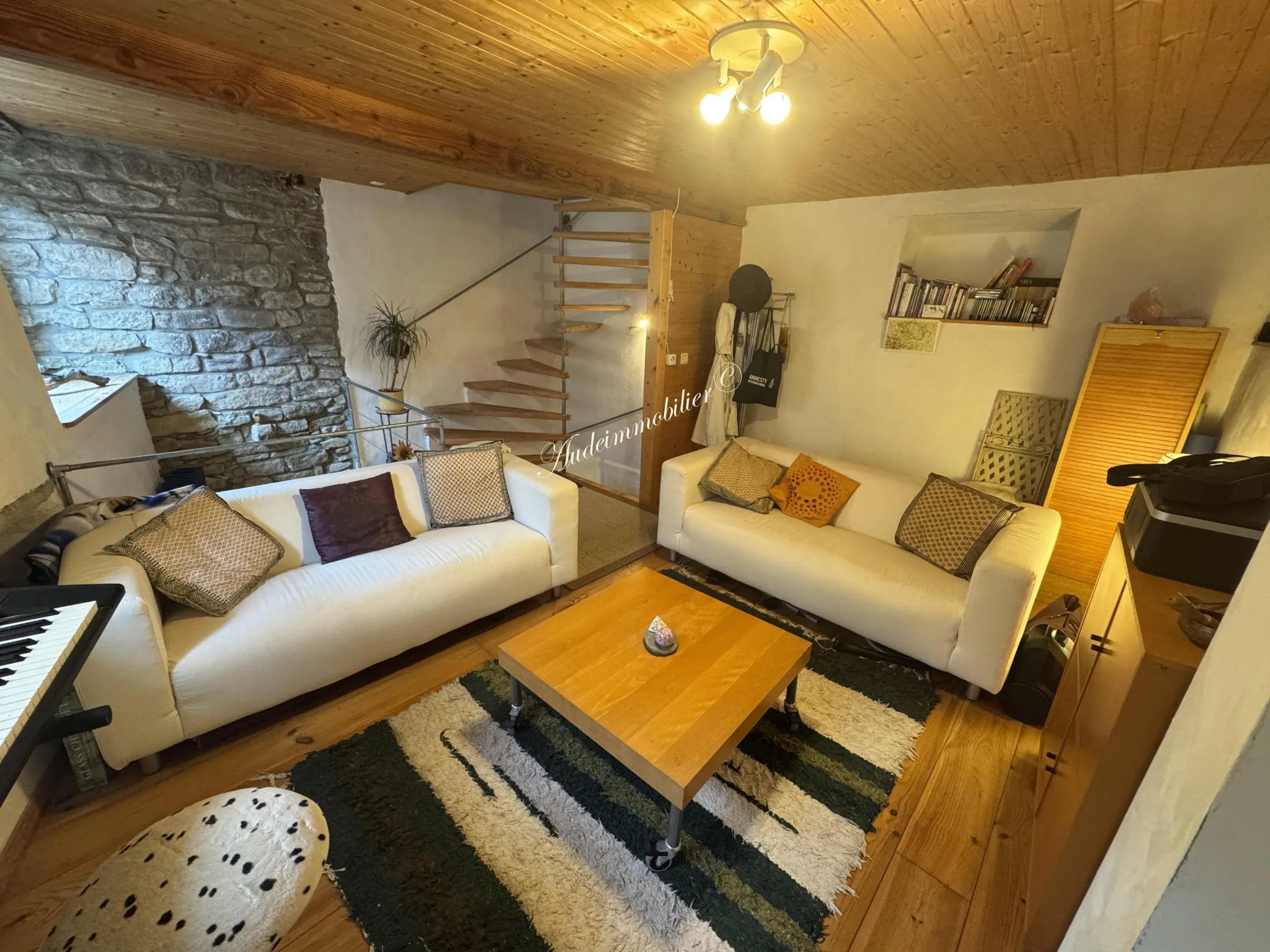 Maison de village en pierres à Limoux avec belle vue, 2 chambres, fibre optique