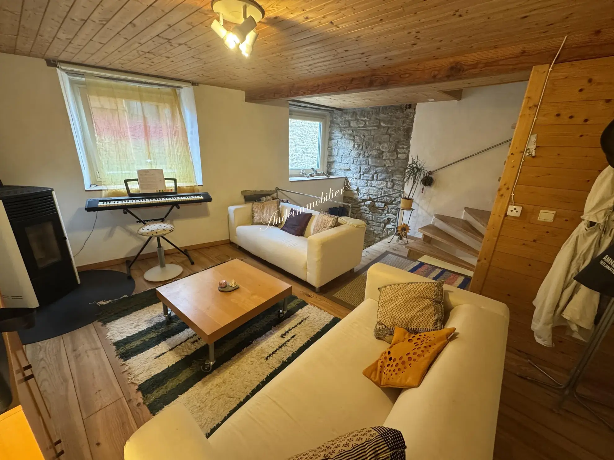 Maison de village en pierres à Limoux avec belle vue, 2 chambres, fibre optique 