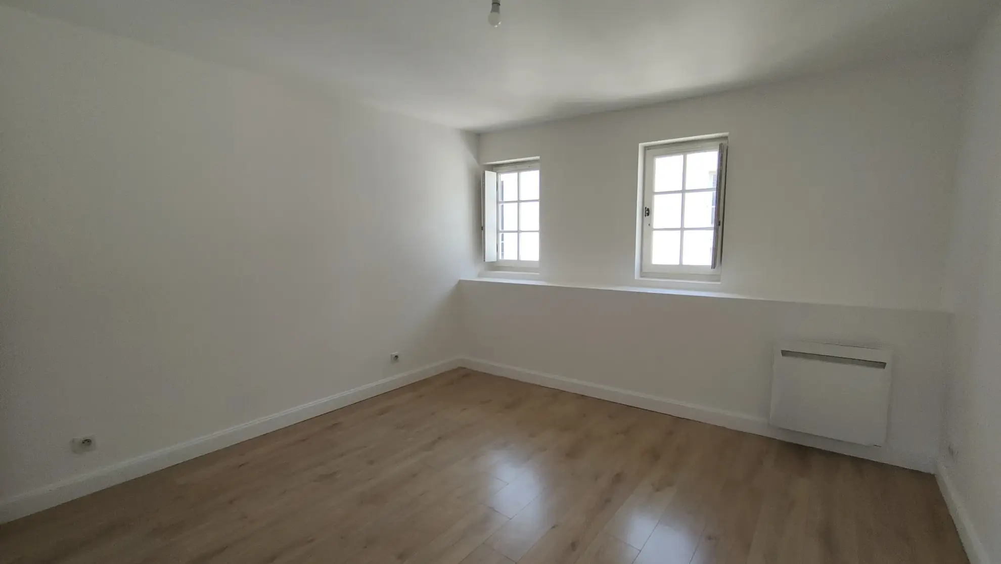 Charmante maison de village en pierre à Saint Macaire - 3 chambres, patio et terrasse 