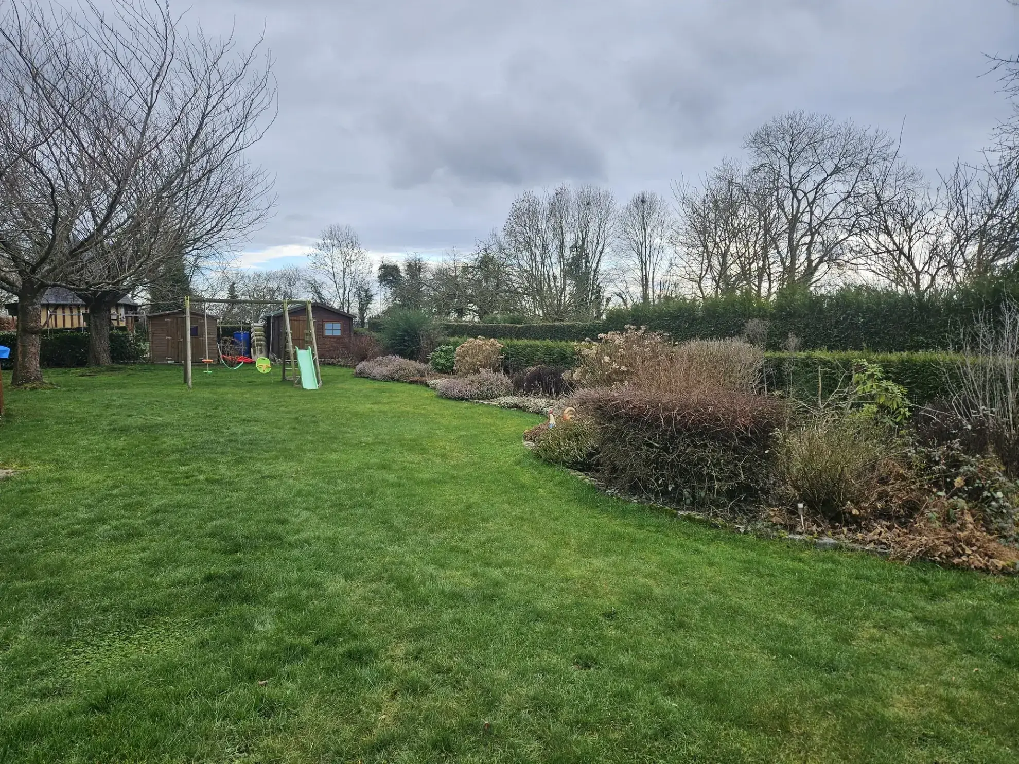 Charmante maison normande avec jardin, piscine et garage à Cormeilles - 1227 m² de terrain 