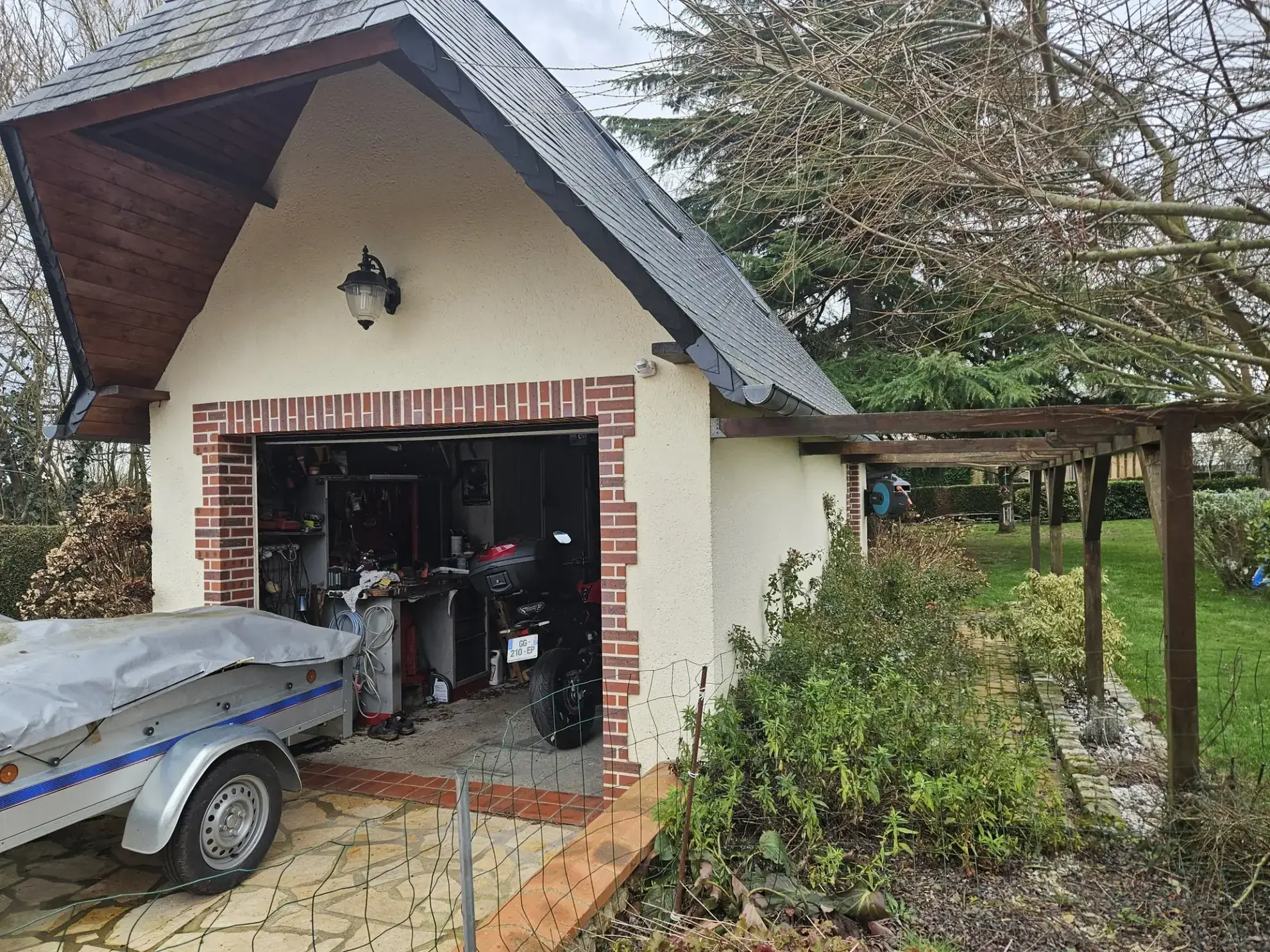 Charmante maison normande avec jardin, piscine et garage à Cormeilles - 1227 m² de terrain 