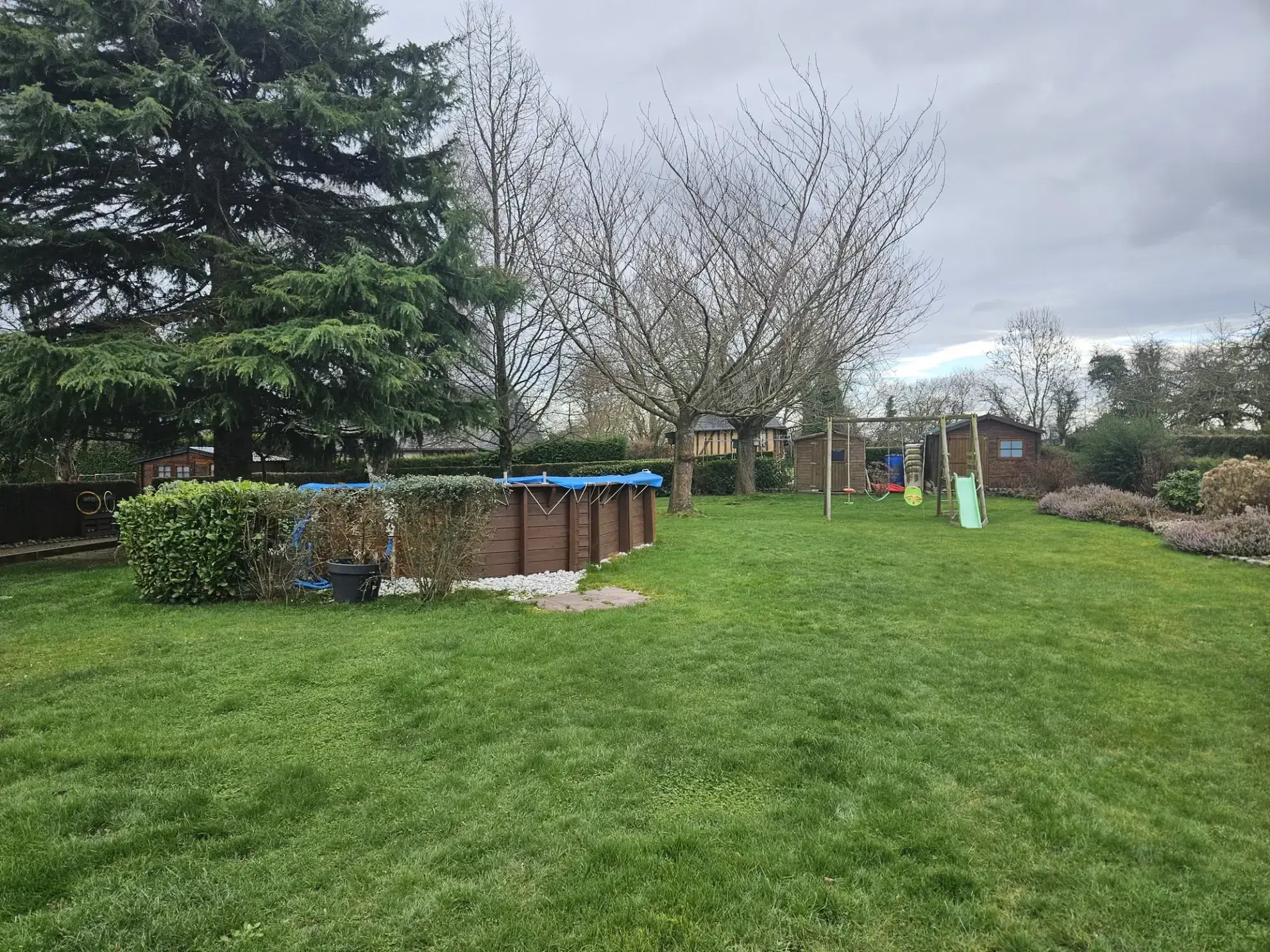 Charmante maison normande avec jardin, piscine et garage à Cormeilles - 1227 m² de terrain 