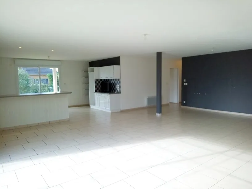 Maison familiale 4 chambres avec garage et grand jardin à Varennes Vauzelles 