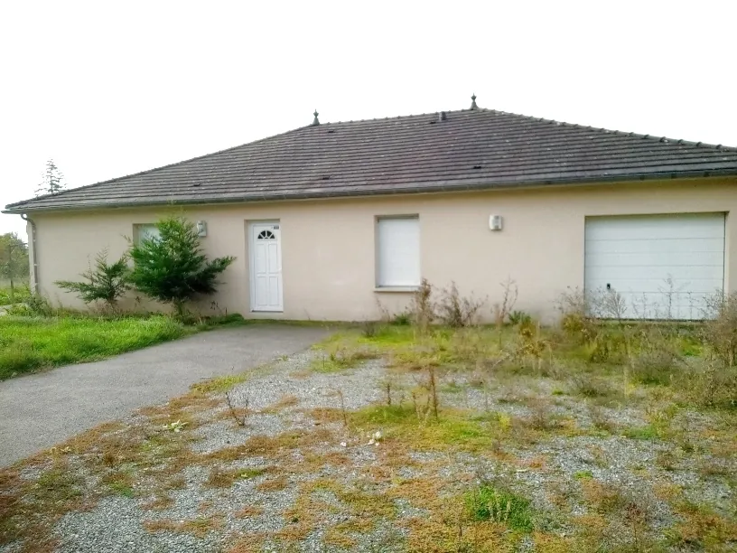 Maison 4 Chambres avec Garage et Grand Terrain à Garchizy