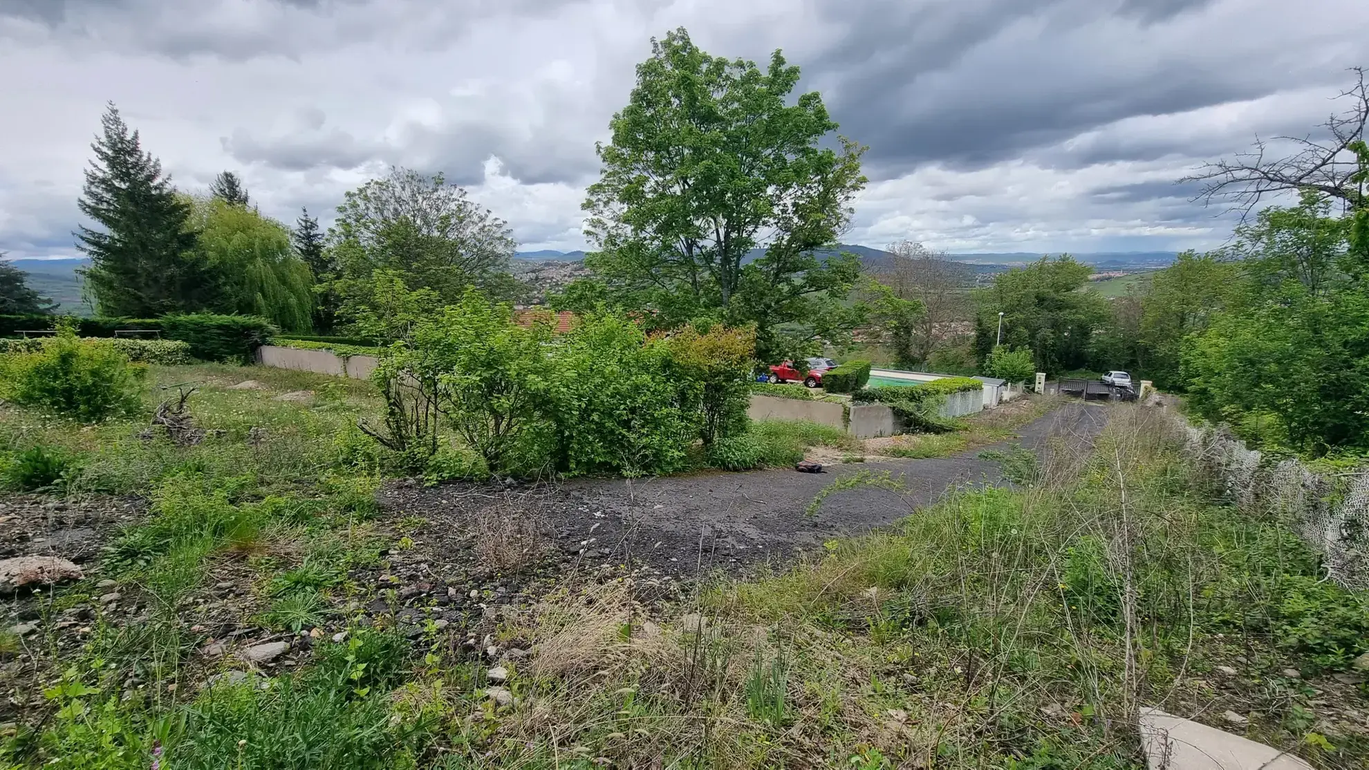 Terrain constructible de 1522 m² à Soulasse, Veyre-Monton avec vue sur la chaîne des Puys