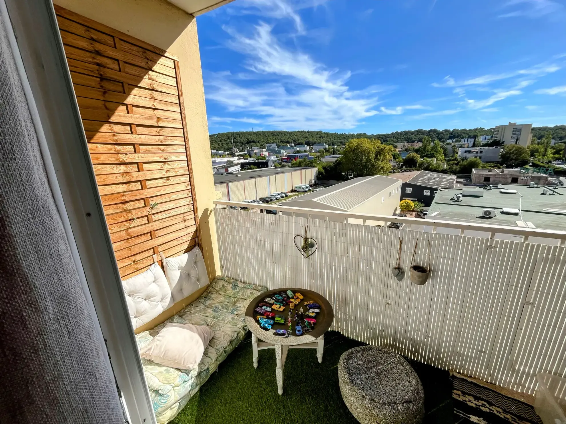 Appartement T4 rénové avec balcons, parking et cave à La Valette du Var