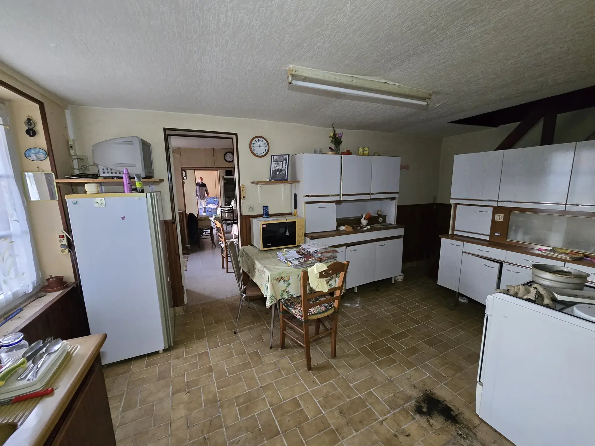 Maison avec jardin, double garage et chambres mansardées à La Chapelle Saint-Laurian 