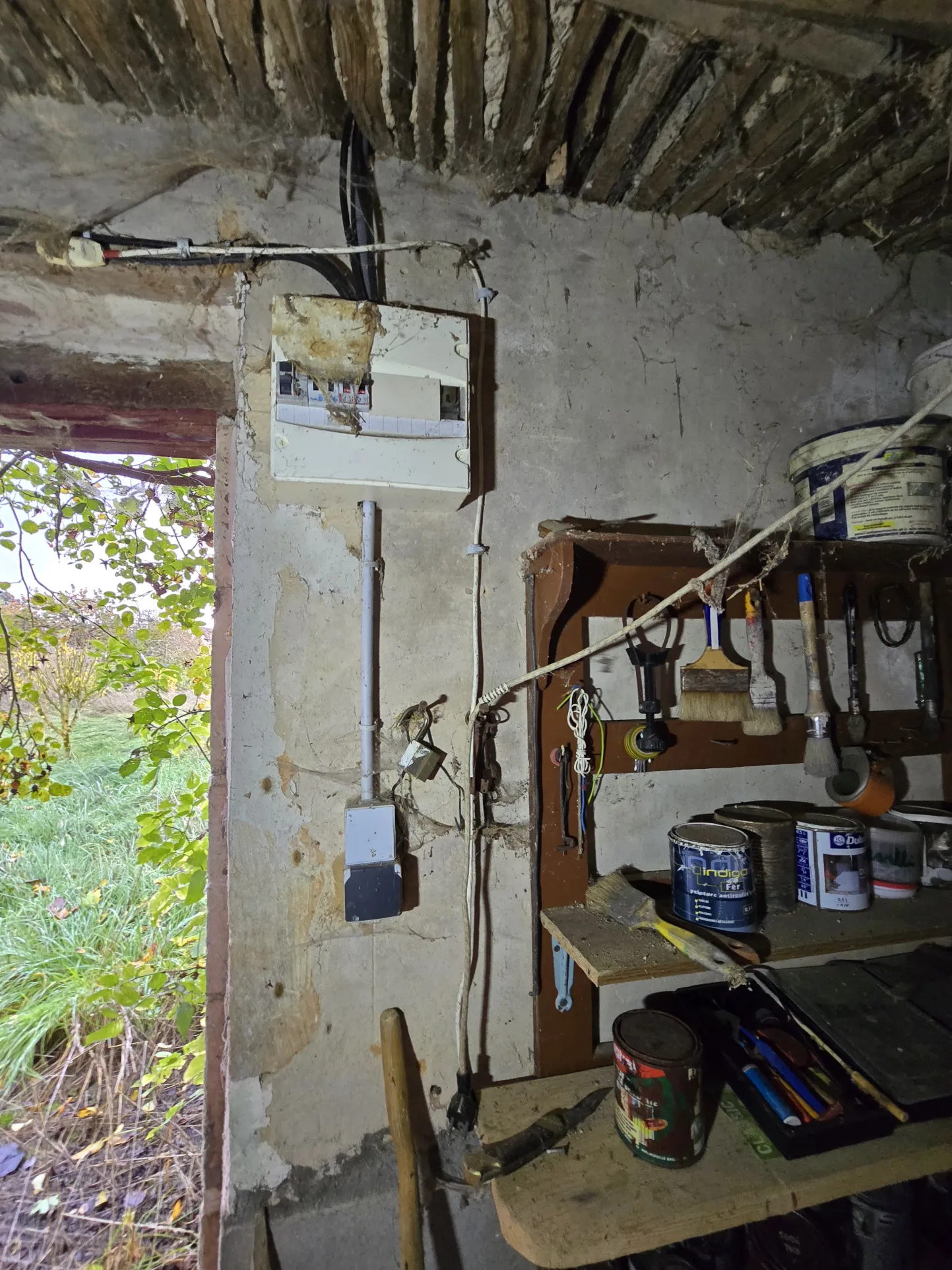 Maison avec jardin, double garage et chambres mansardées à La Chapelle Saint-Laurian 