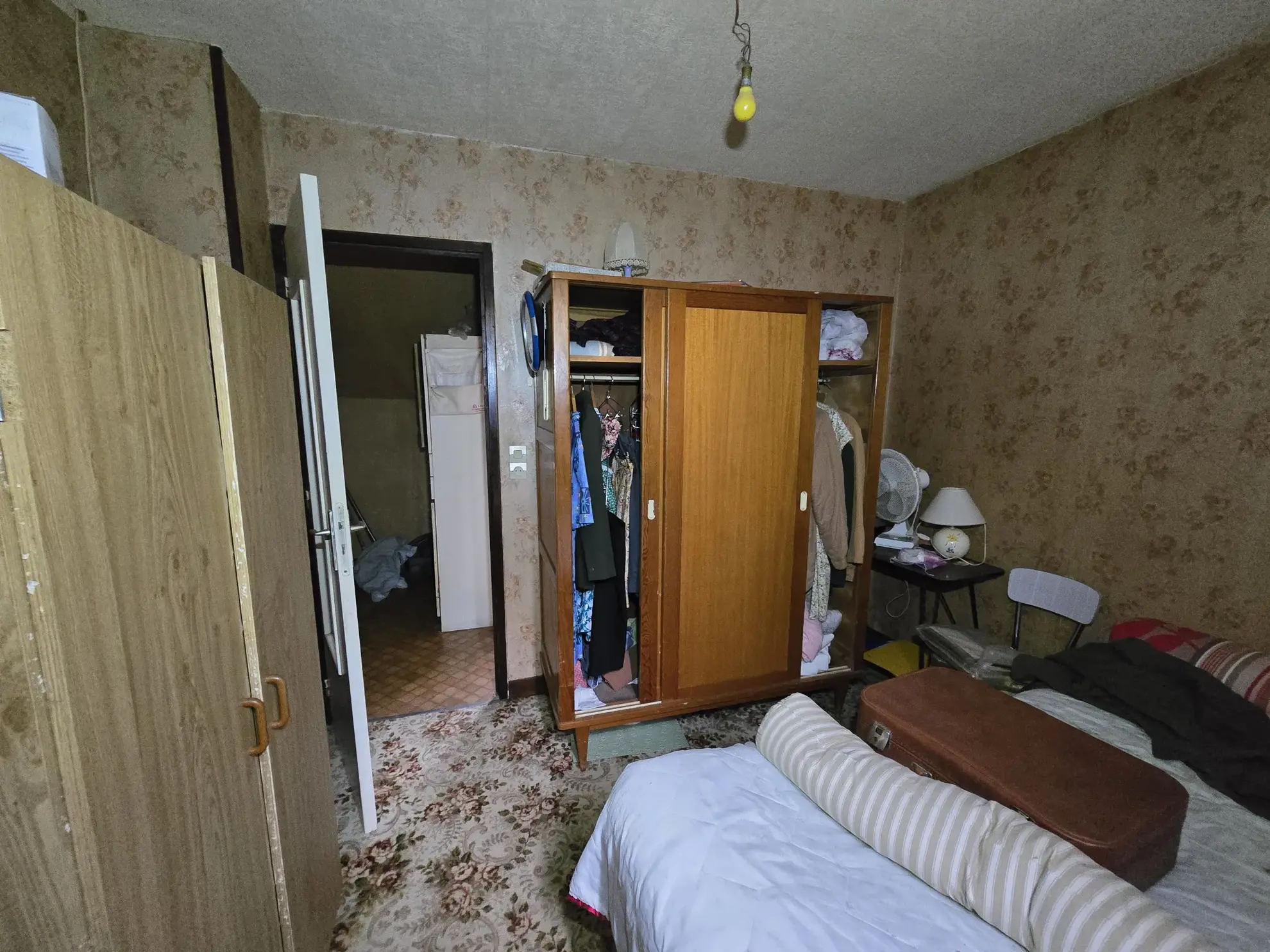 Maison avec jardin, double garage et chambres mansardées à La Chapelle Saint-Laurian 